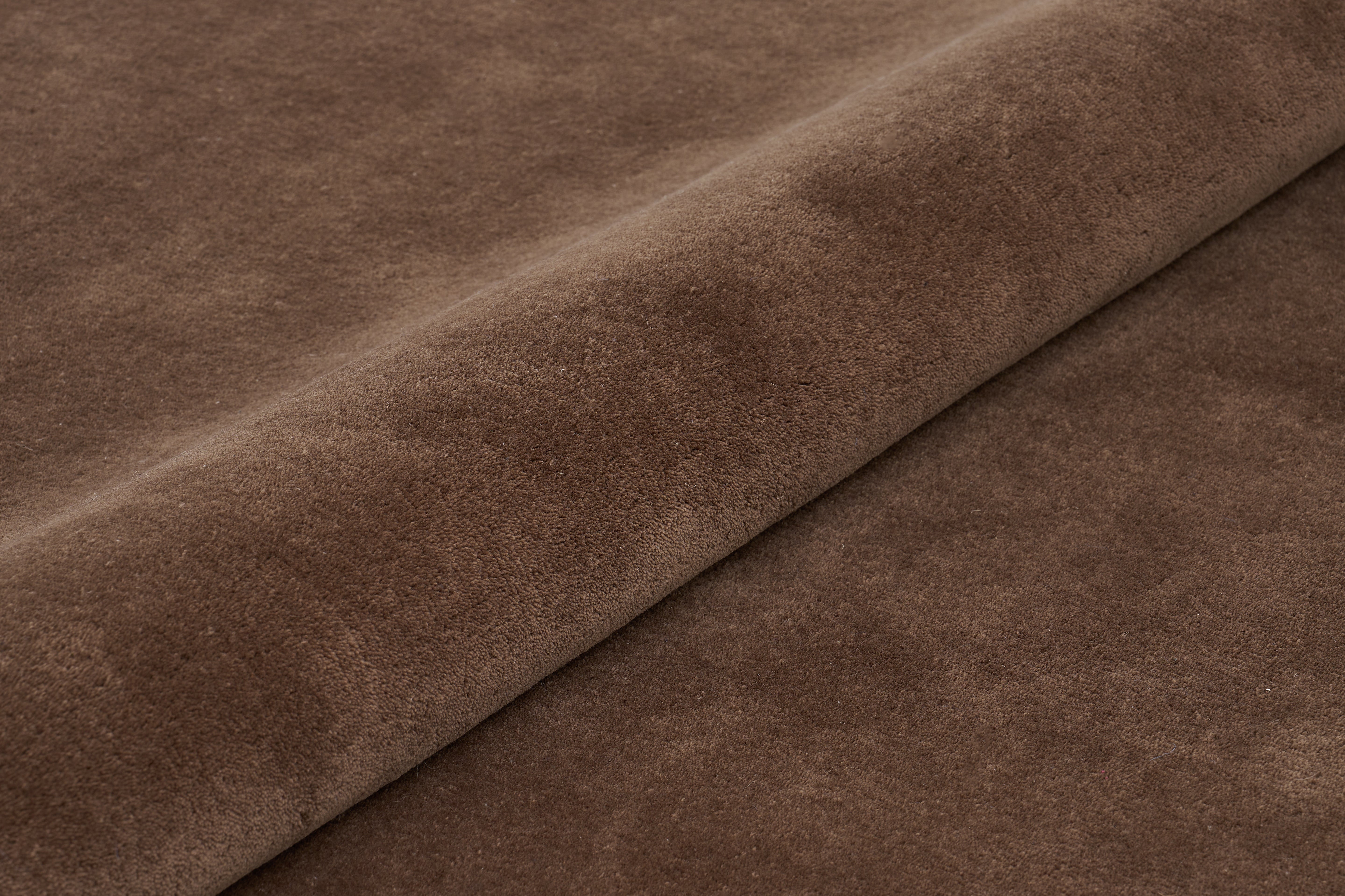 Teppich LINEA braun mit schwarzen Linien