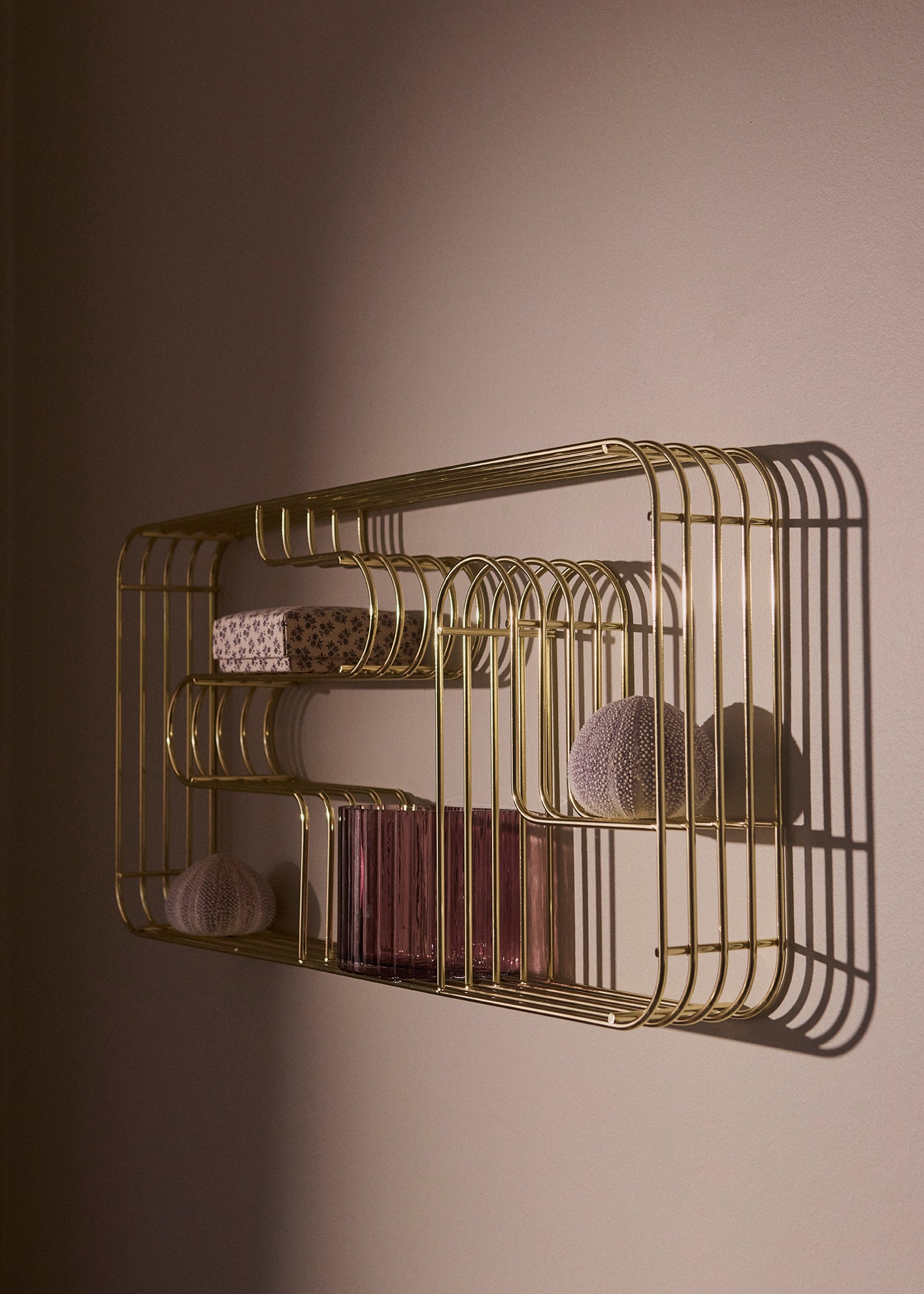CURVA Gold Wall Shelf