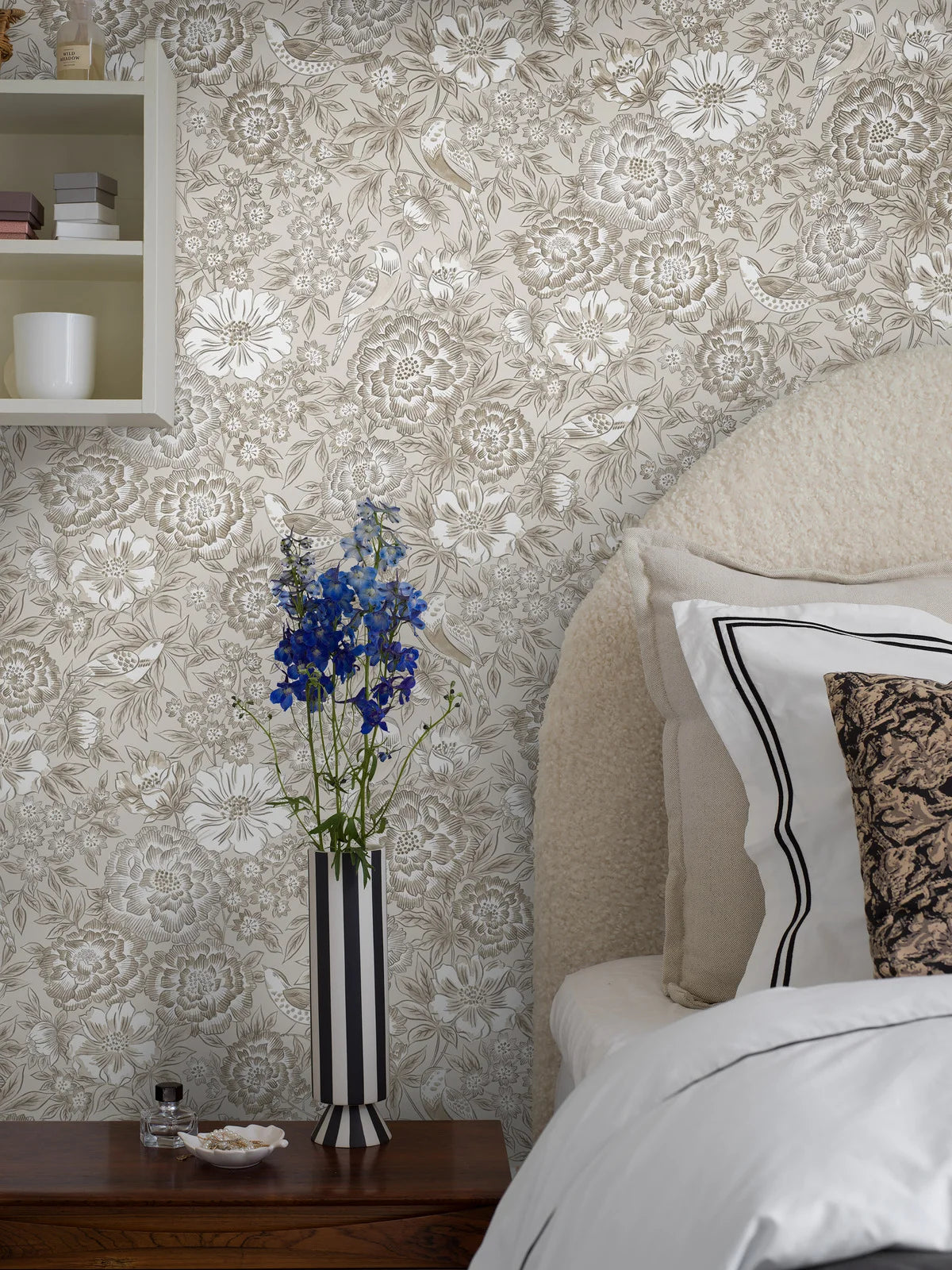 Beige wandtapijt met bloemenmotief DAGMAR met wit
