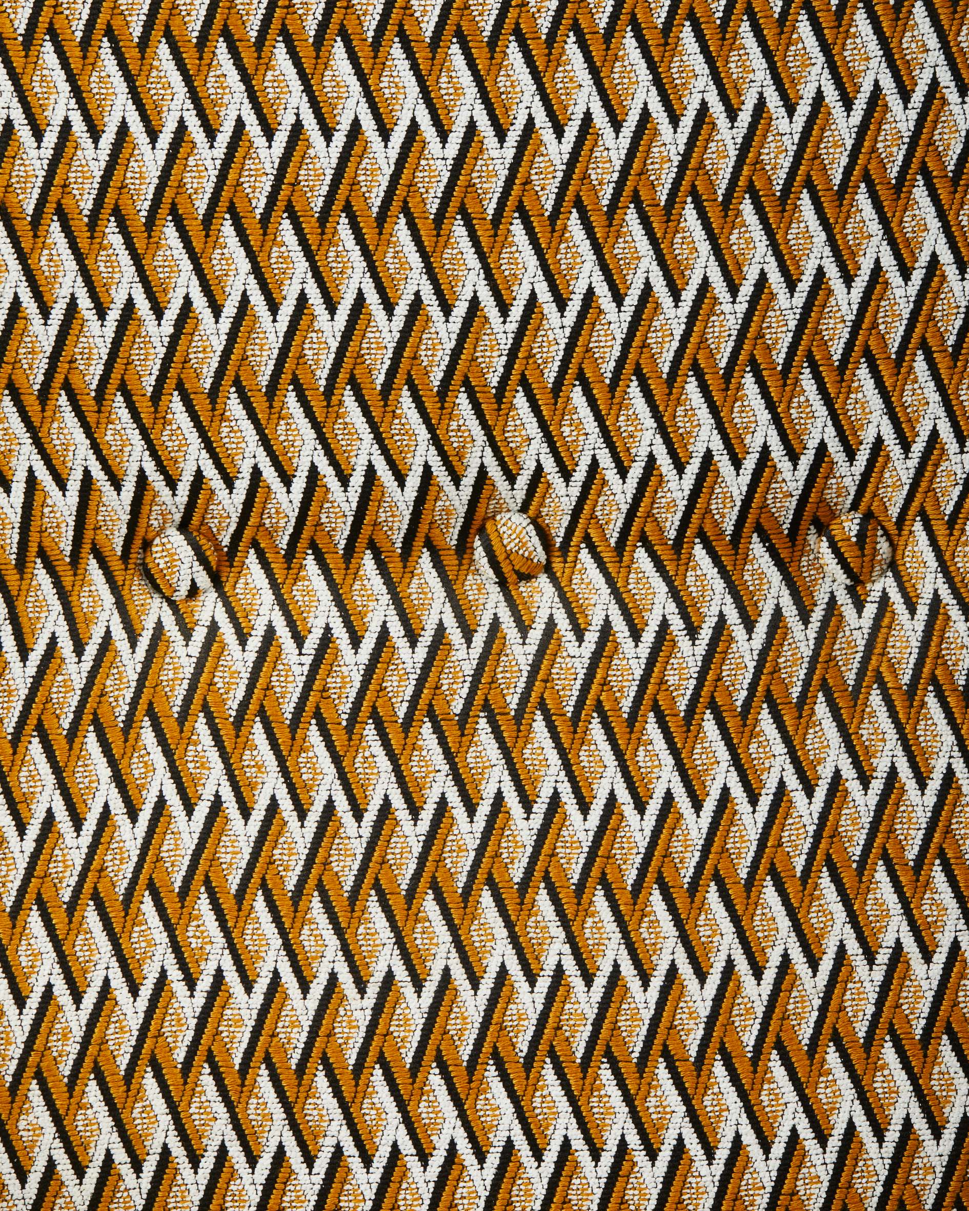 Fauteuil PEGGY in paarse kleur met geometrische patronen en houten basis