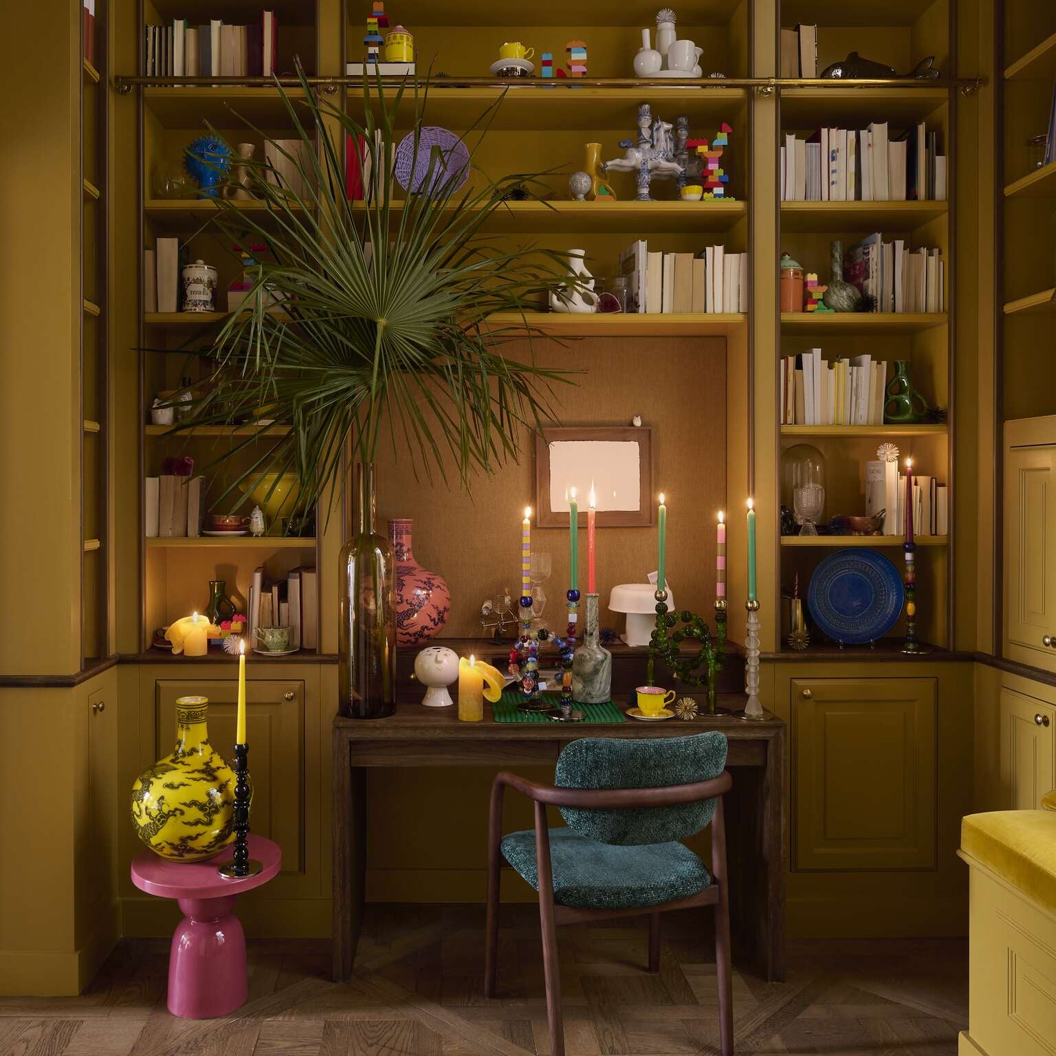 Stoel met armleuningen HENRY donkergroen met houten basis