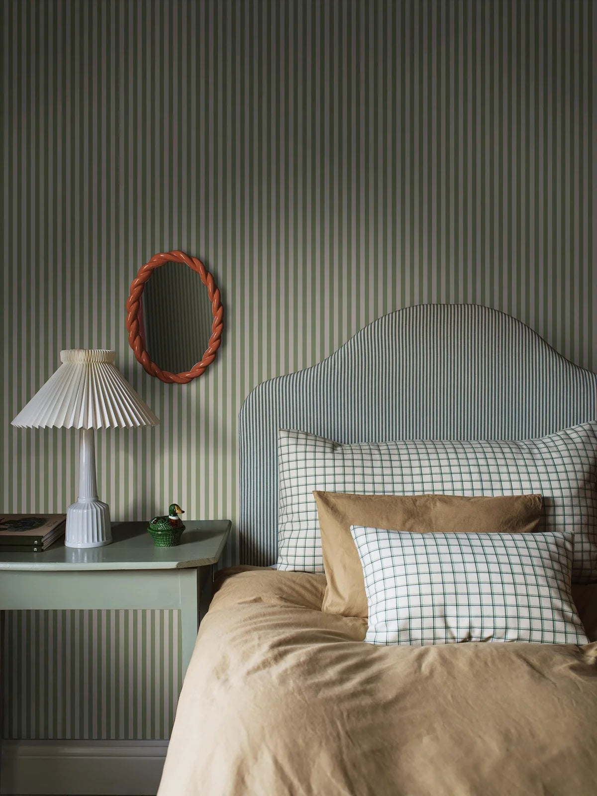 Behang met streepmotief MÖLLE STRIPE groen met beige