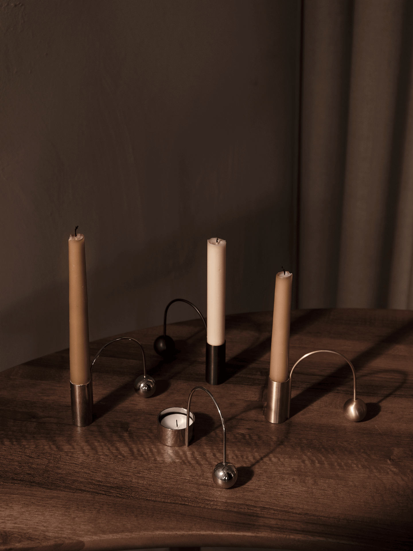 Świecznik BALANCE czarny – ferm LIVING