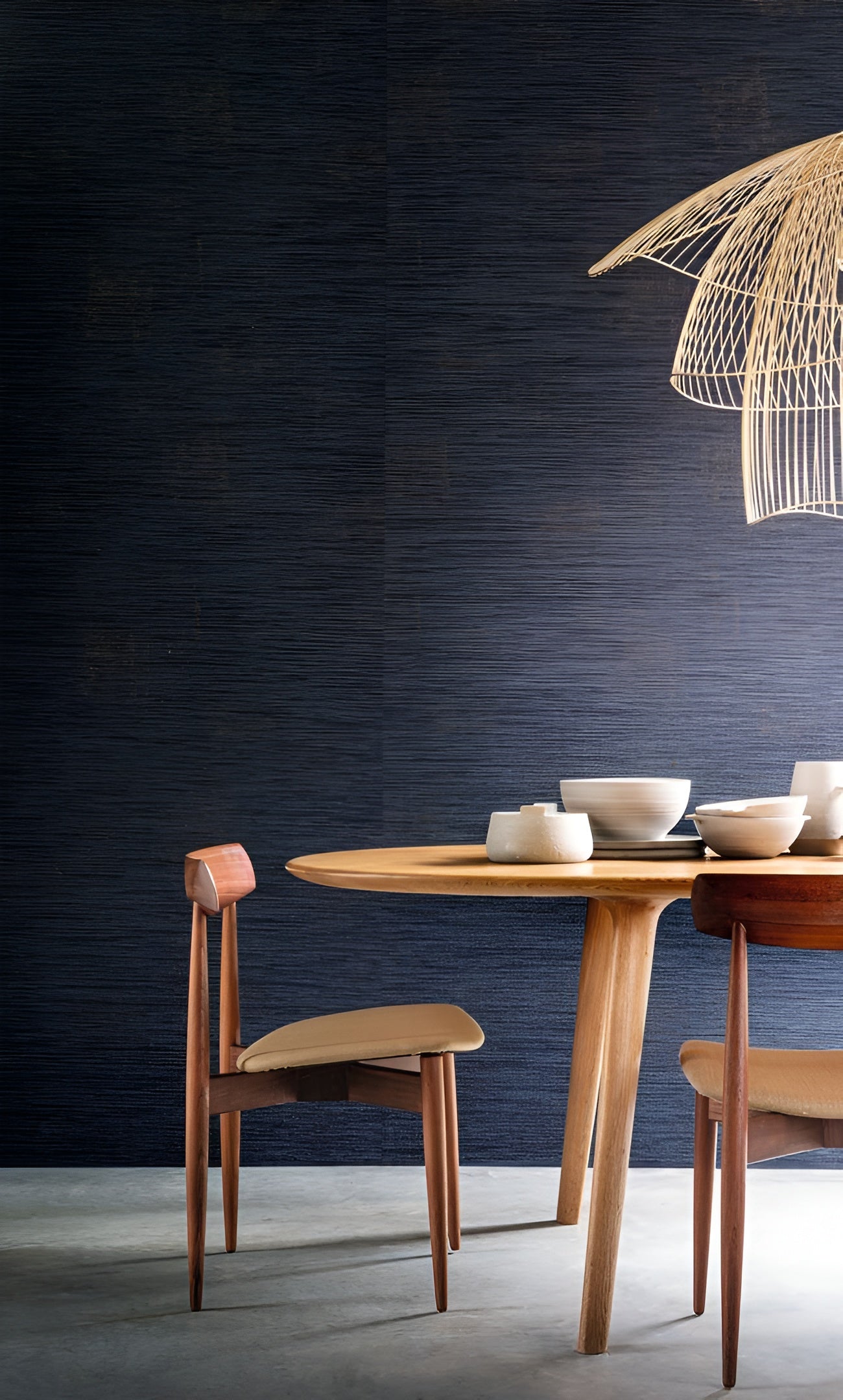 Structural textile wallpaper imitating canvas ORCADE - Tobacco brown