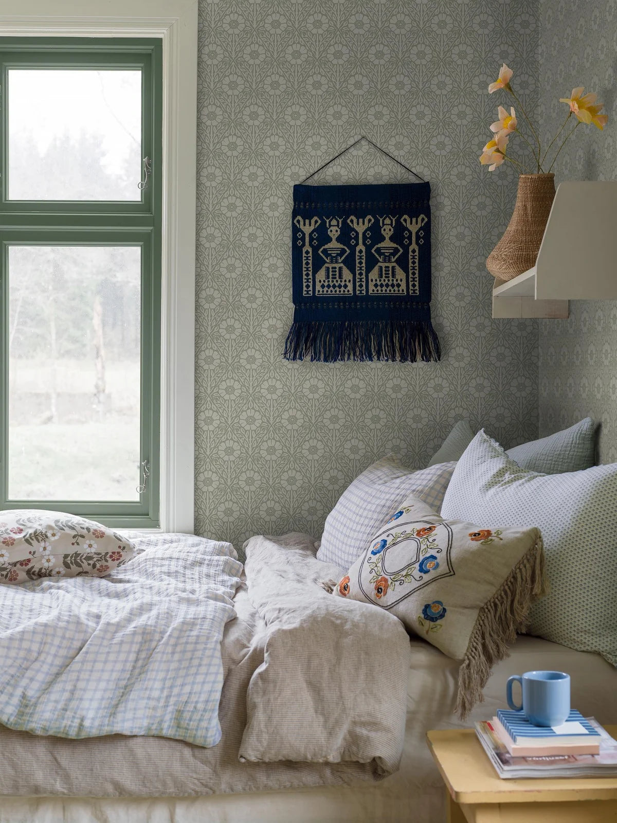 Behang met plantenmotief in bloemen NYPONROS groen met wit