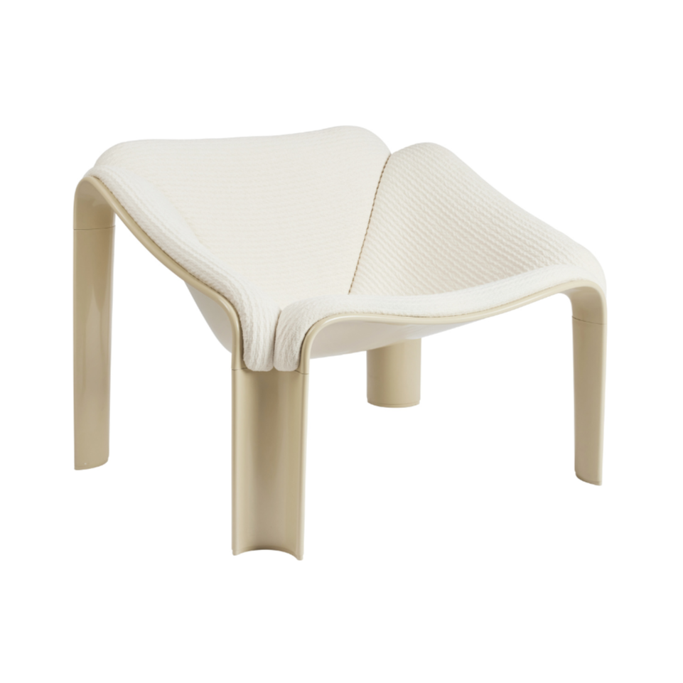 Witte F300 fauteuil met een crèmekleurige basis