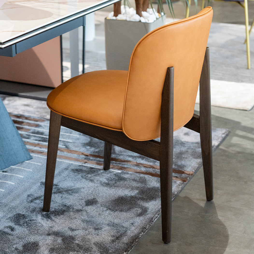 Polsterstuhl ABREY mit schwarzem Holzgestell