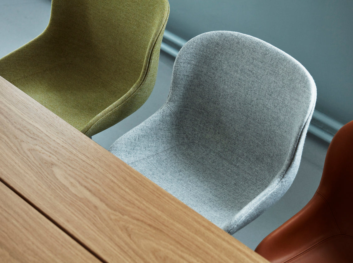 HYG 4L Upholstered Office chair with an aluminum base