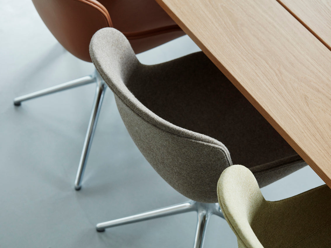 Hyg 4L Polsterer Bürostuhl mit einer schwarzen Basis