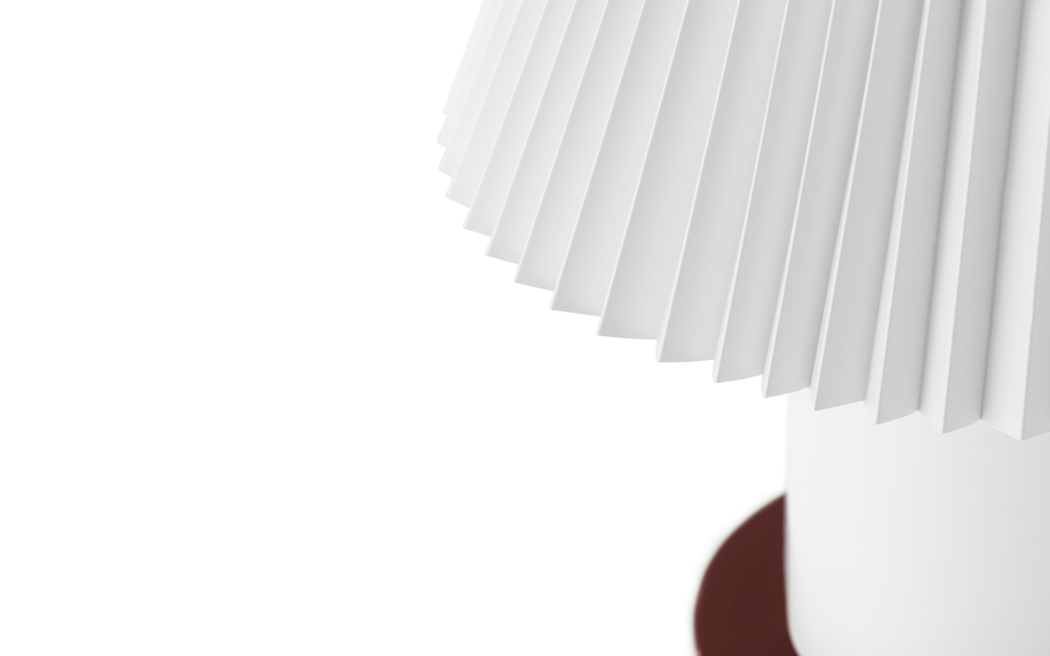 CELLU Tischleuchte weiß mit braunem Fuß