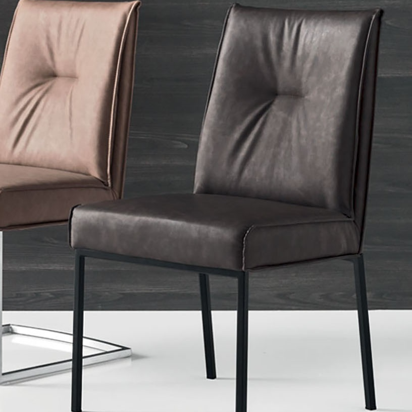 Gevlochten stoel ROMY met zwarte metalen basis