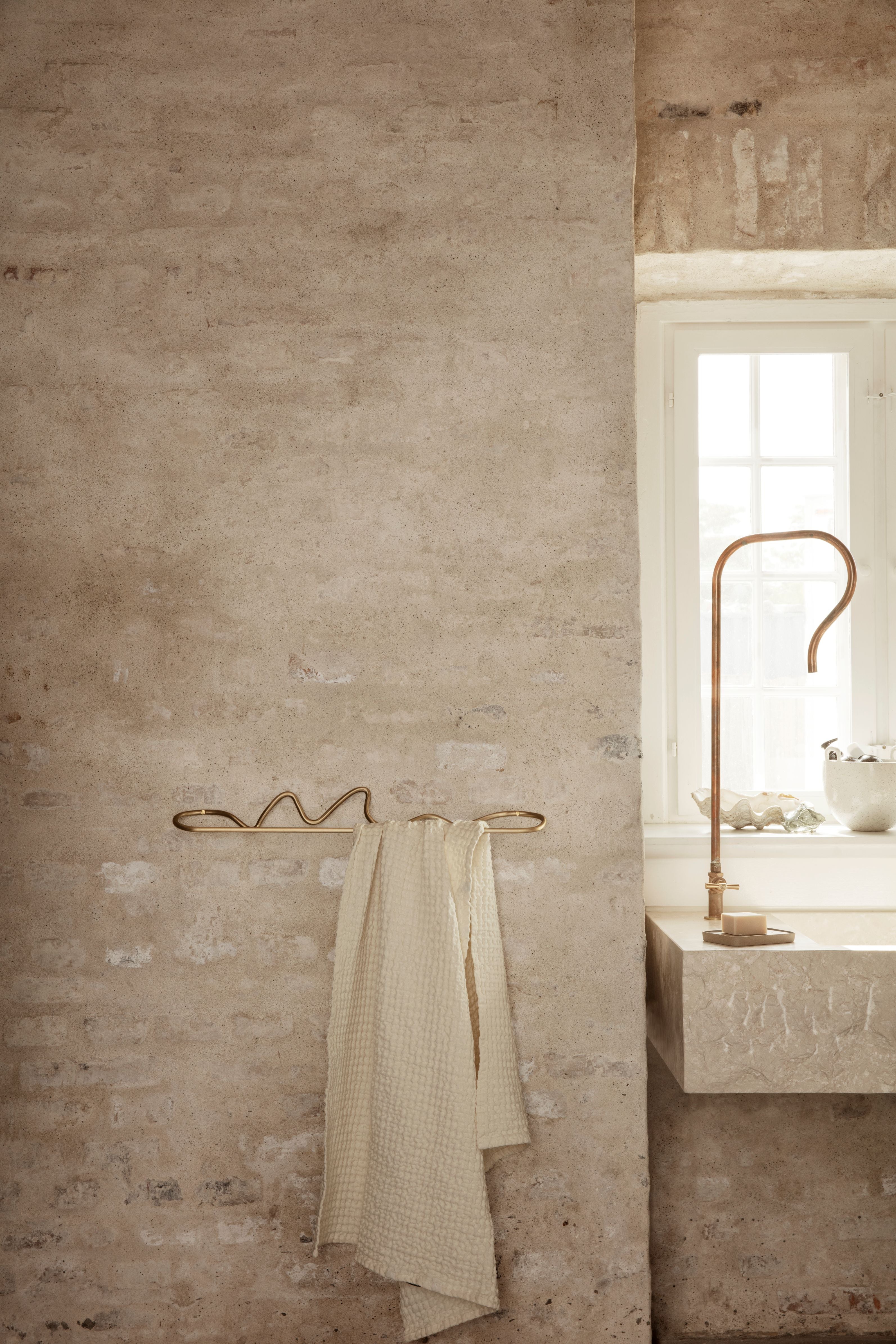 Handdoekhouder CURVATURE messing