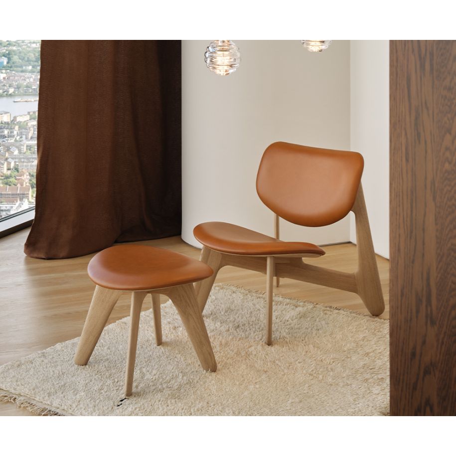 Voetenbank SLAB cognackleurig leer met eikenhouten basis