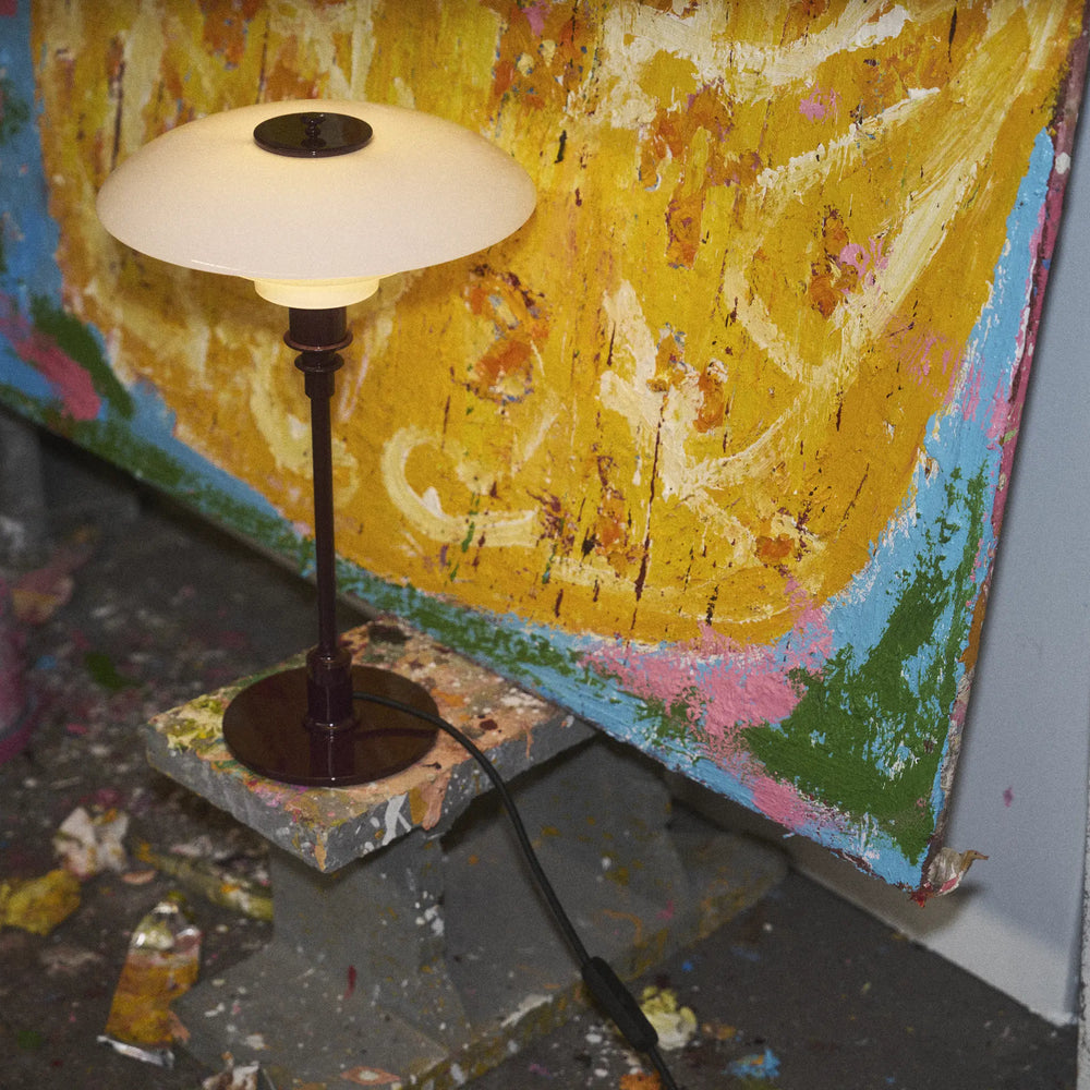 tafellamp PH 2/1 wit met bordeauxkleurige voet