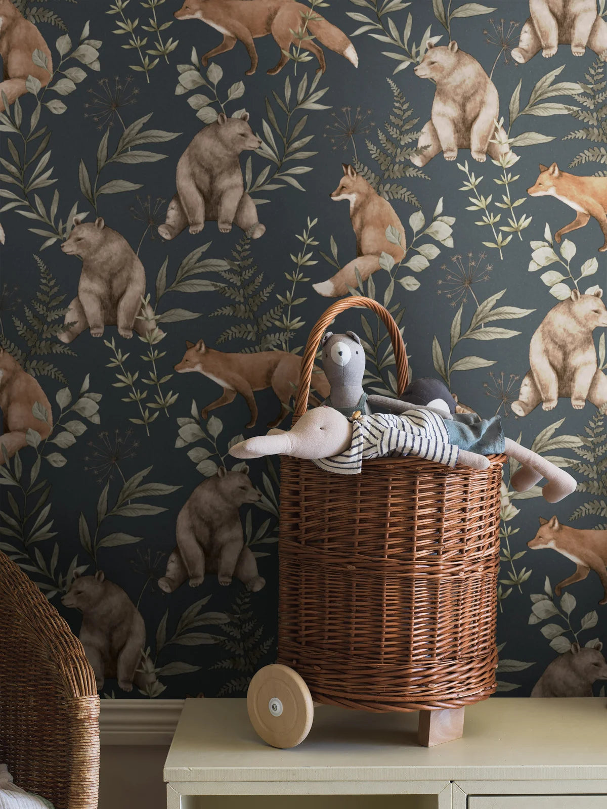 Kinder-Tapete mit Pflanzen- und Tiermotiv WILD FOREST schwarz