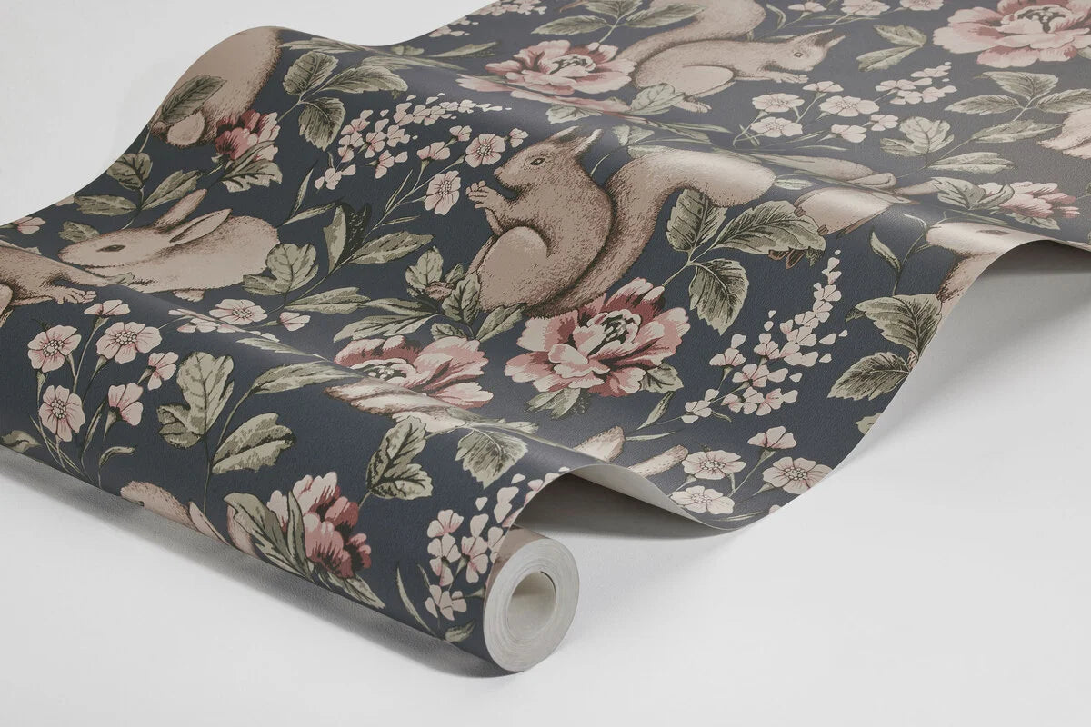 Tapete für Kinder mit pflanzlichem und tierischem Motiv MAGIC FOREST in Marineblau