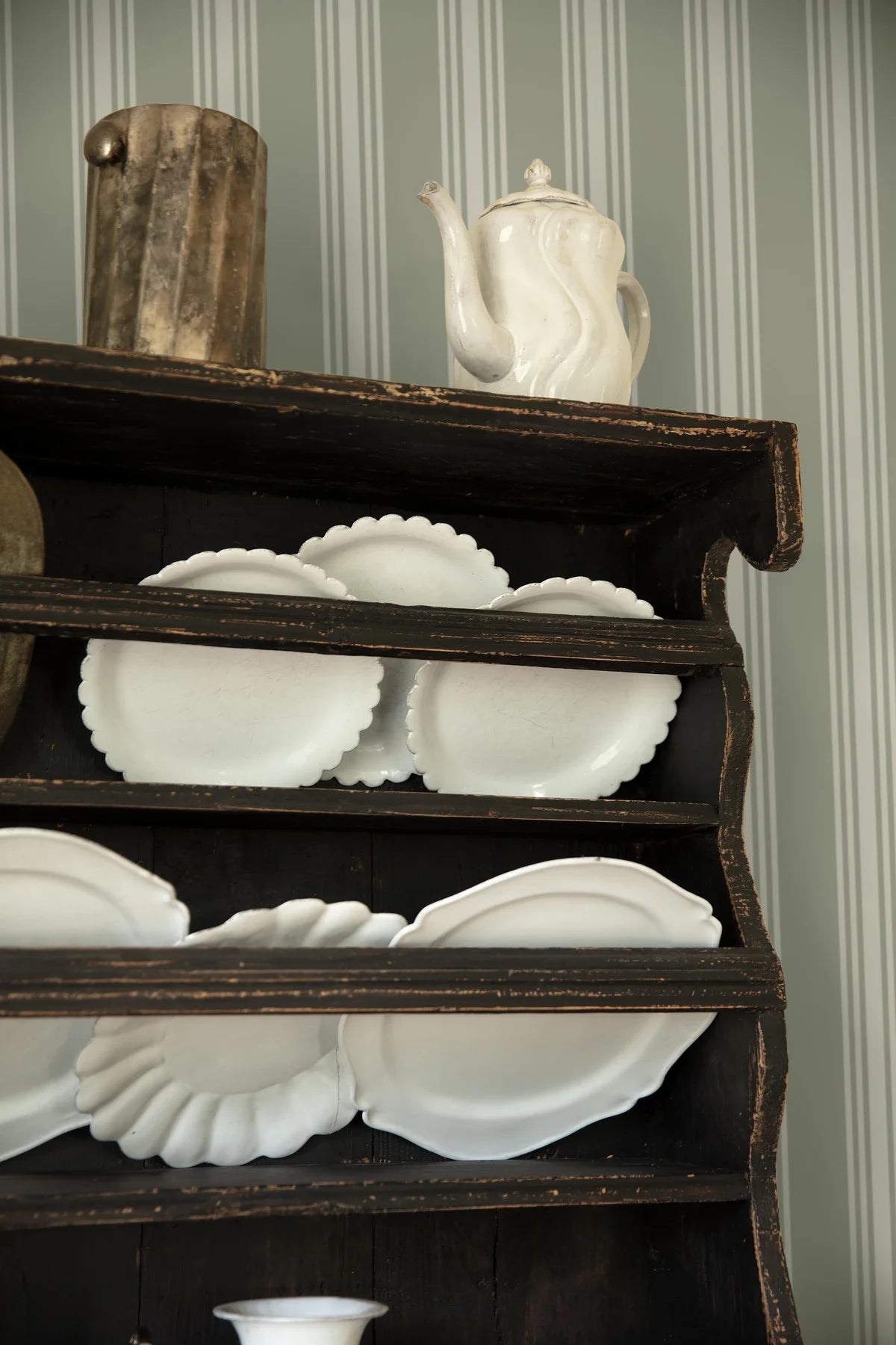 Tapete mit Streifen GUNNEBO grün mit weiß