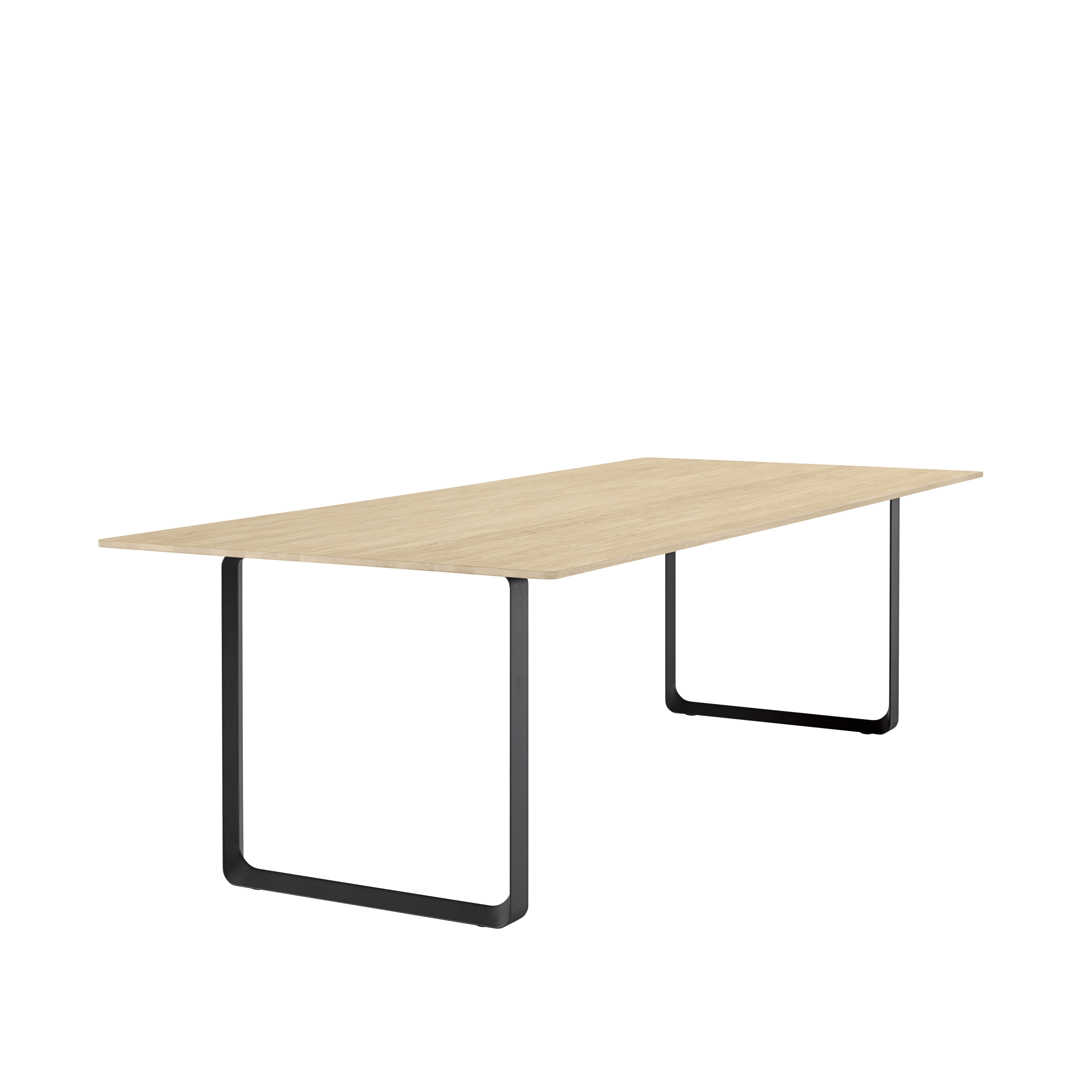 Tisch 70/70 aus Eichenholz mit schwarzem Gestell