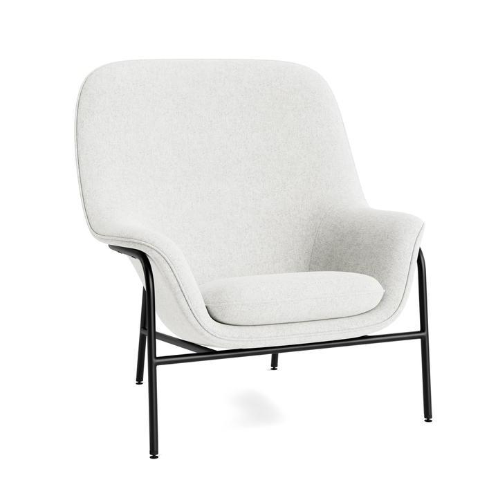 Fotel DRAPE HIGH z czarną metalową podstawą – Normann Copenhagen