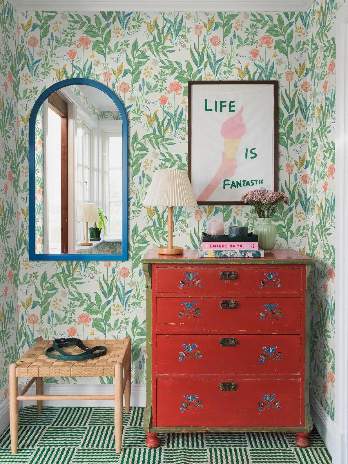 Behang met een plantenmotief van bloemen LENTE TUIN wit met groen