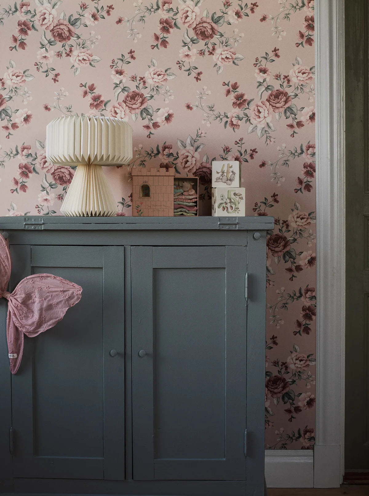 Behang met bloemenmotief NOMI roze