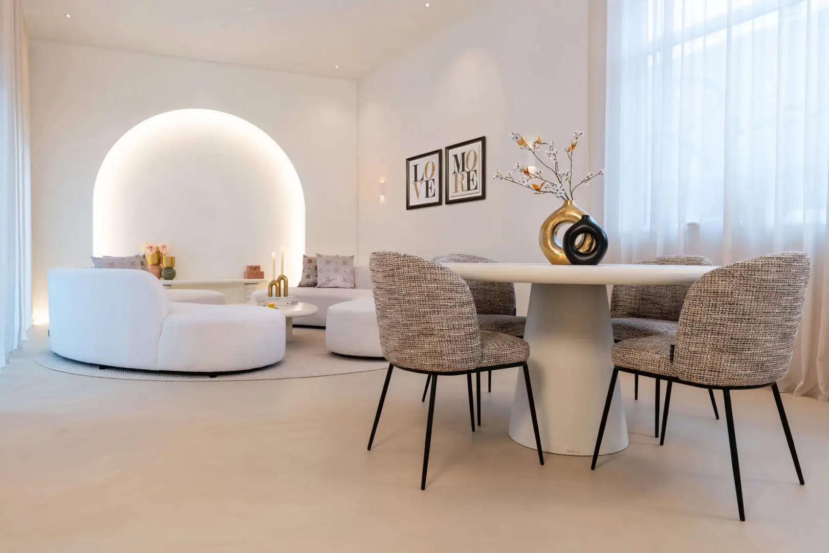 Witte ronde tafel BLOOMSTONE