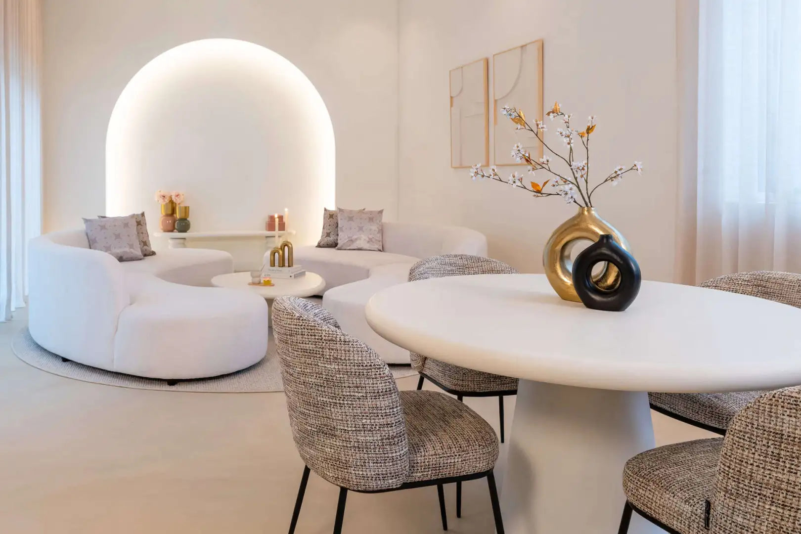 Witte ronde tafel BLOOMSTONE