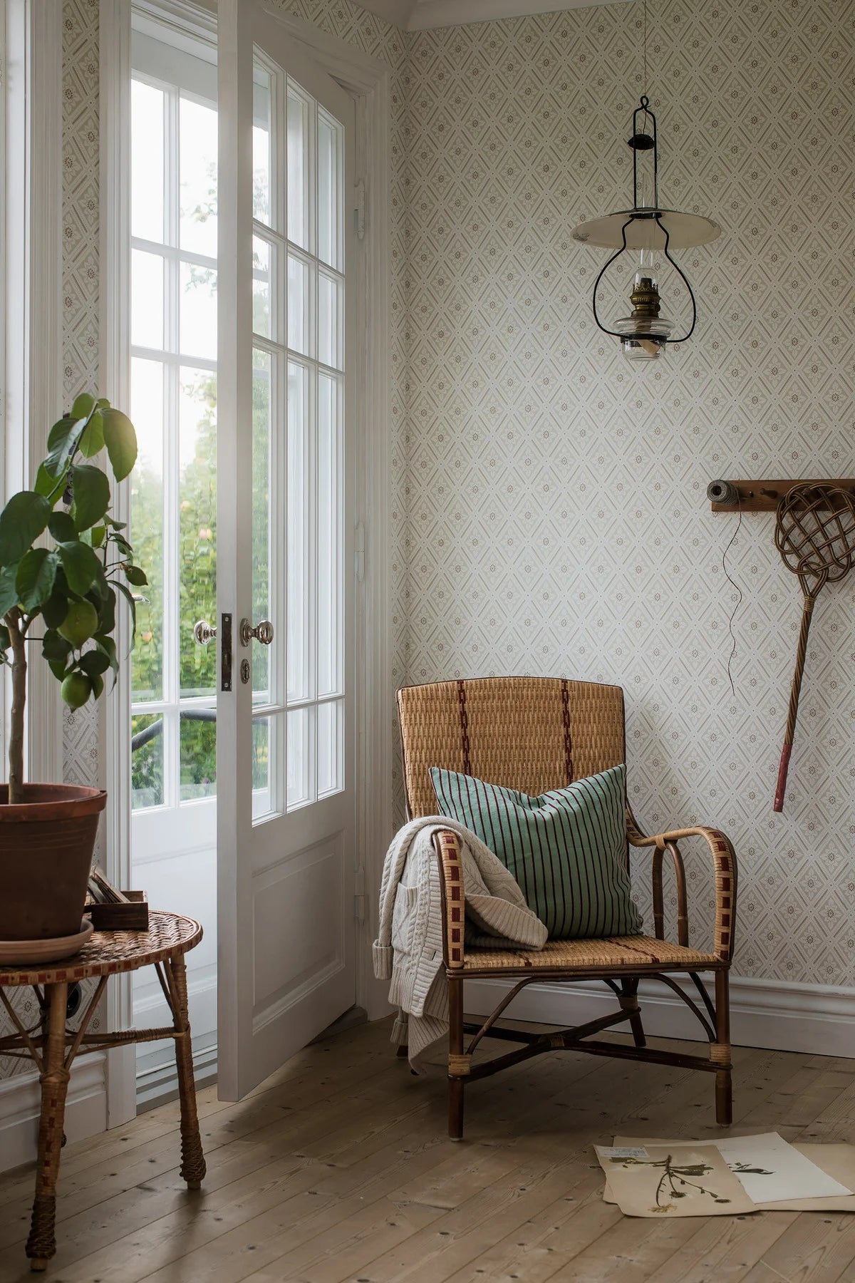 Vliesbehang met geometrisch patroon ESTER beige met goud