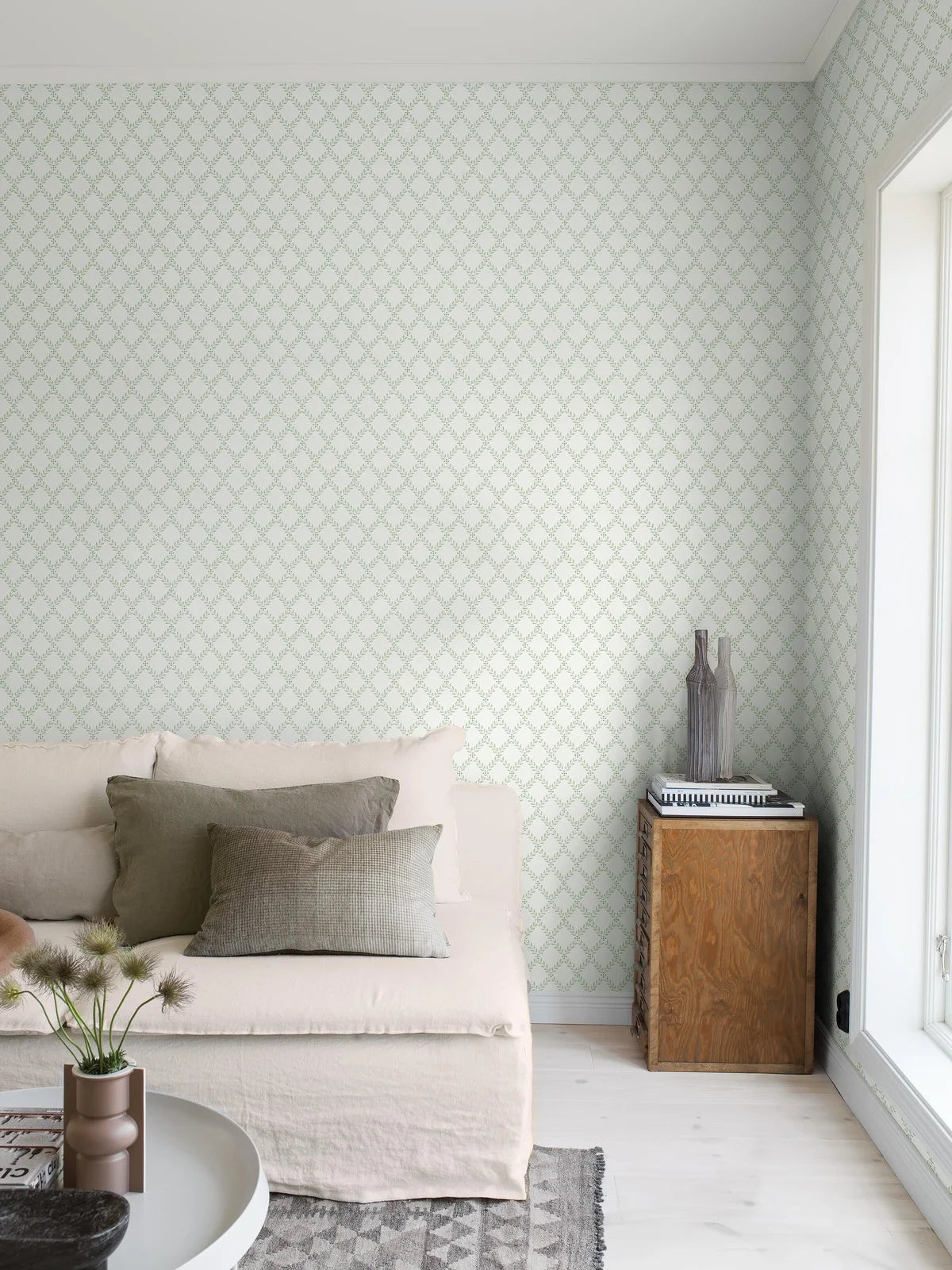 Behang met geometrisch plantaal bladpatroon TRELLIS LEAVES wit met groen