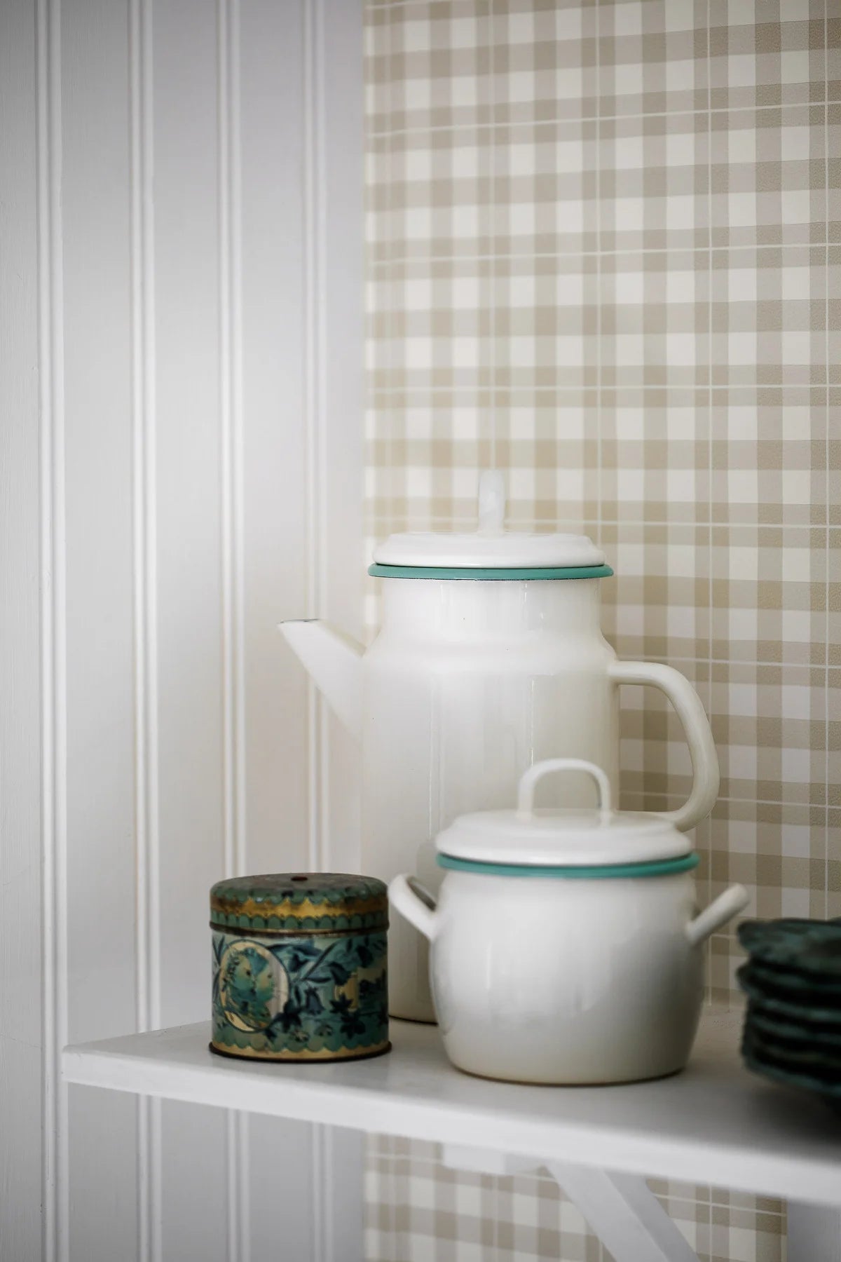 Beige behang met geometrisch ruitpatroon FRIDA met wit