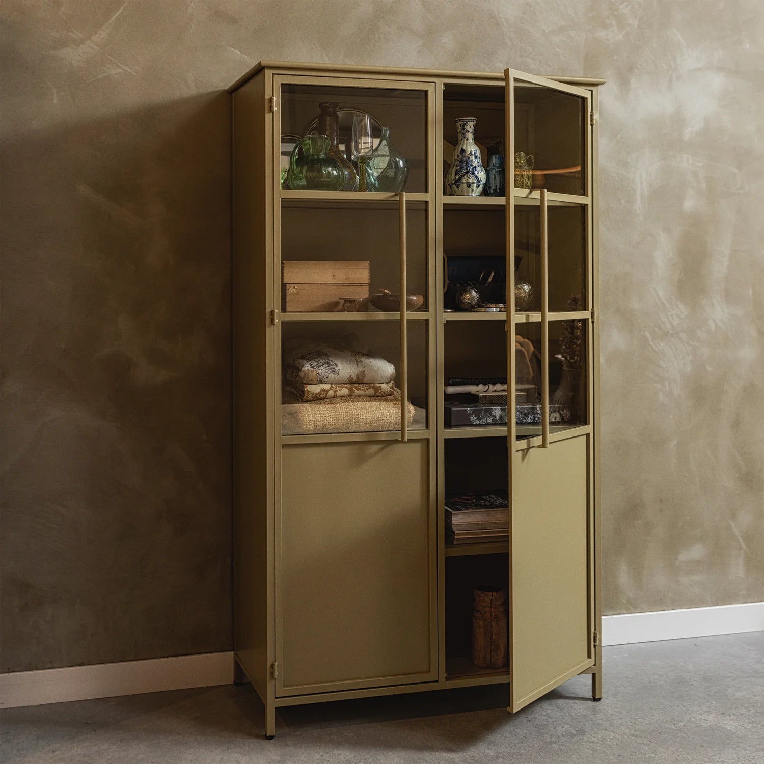 Regał EXHIBIT khaki do salonu – styl industrialny