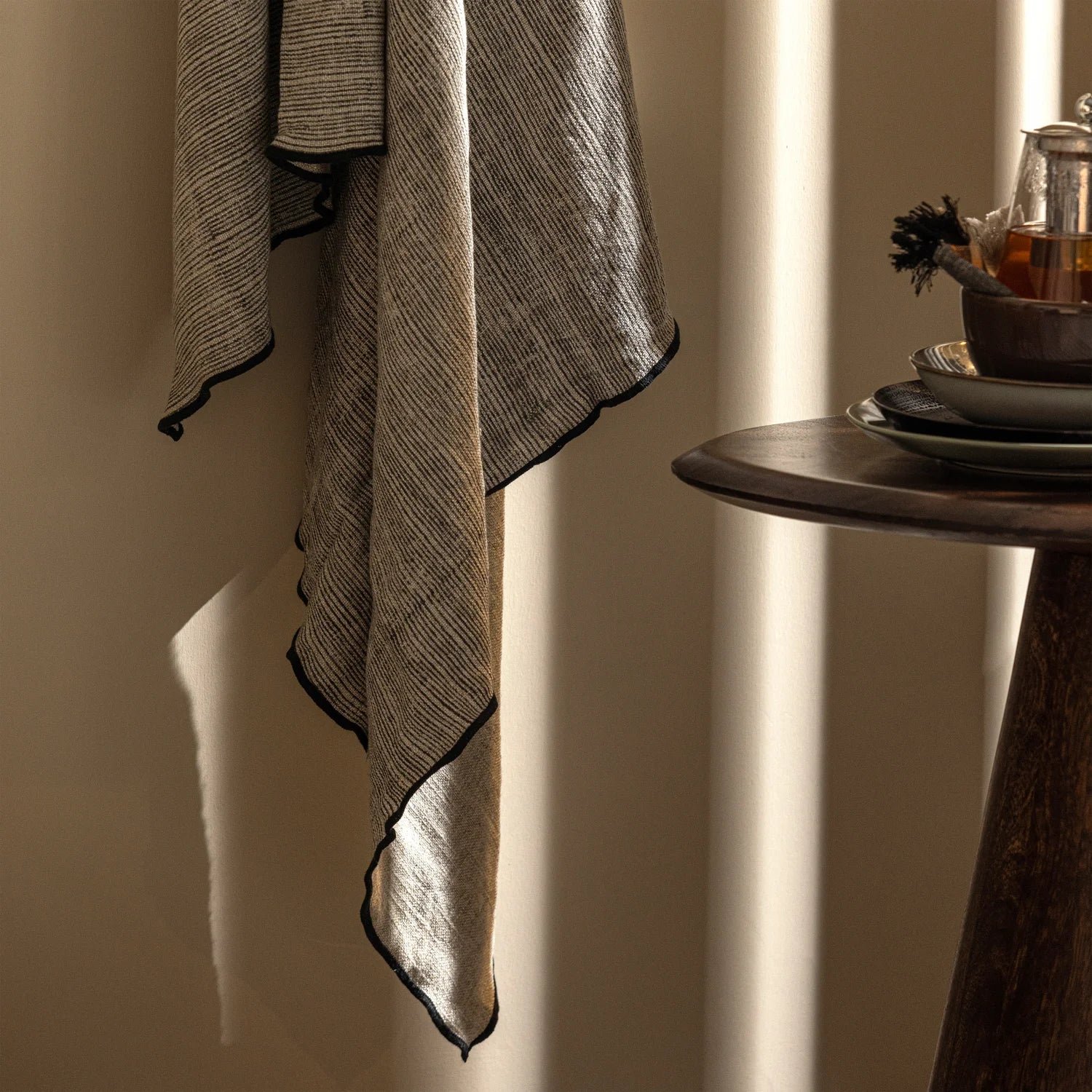 Bijzettafel POSTURE mango hout