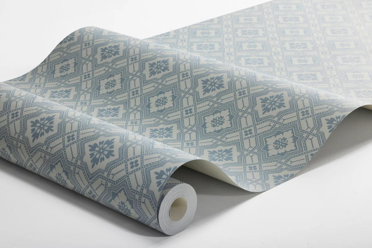 Tapeta flizelinowa papierowa z geometrycznym wzorem FRIEDRICH niebieski z białym na ścianę – Boråstapeter