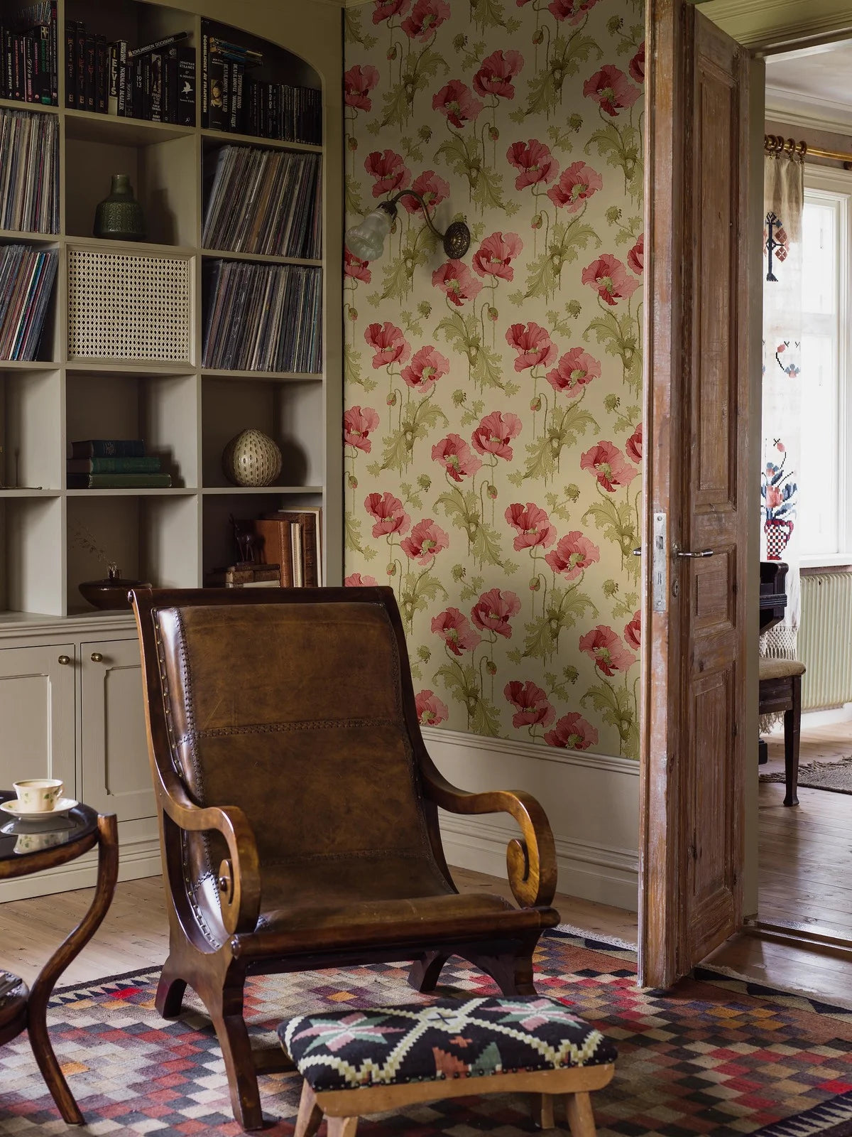 Non-woven paper wallpaper with a floral pattern VALLMO beige with pink