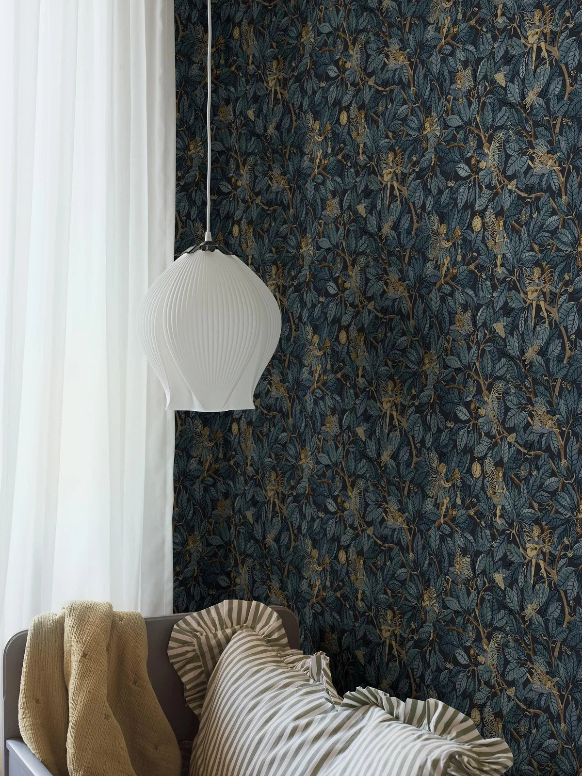 Kinderbehang met een sprookjesachtig feeënmotief DONKERBLAUW