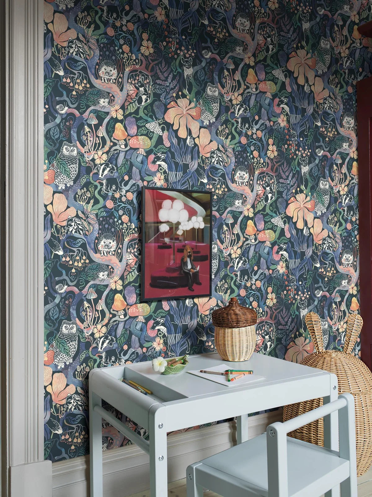 Kinderbehang met het thema van het sprookjesachtige bos MAGIC WOODS blauw met roze