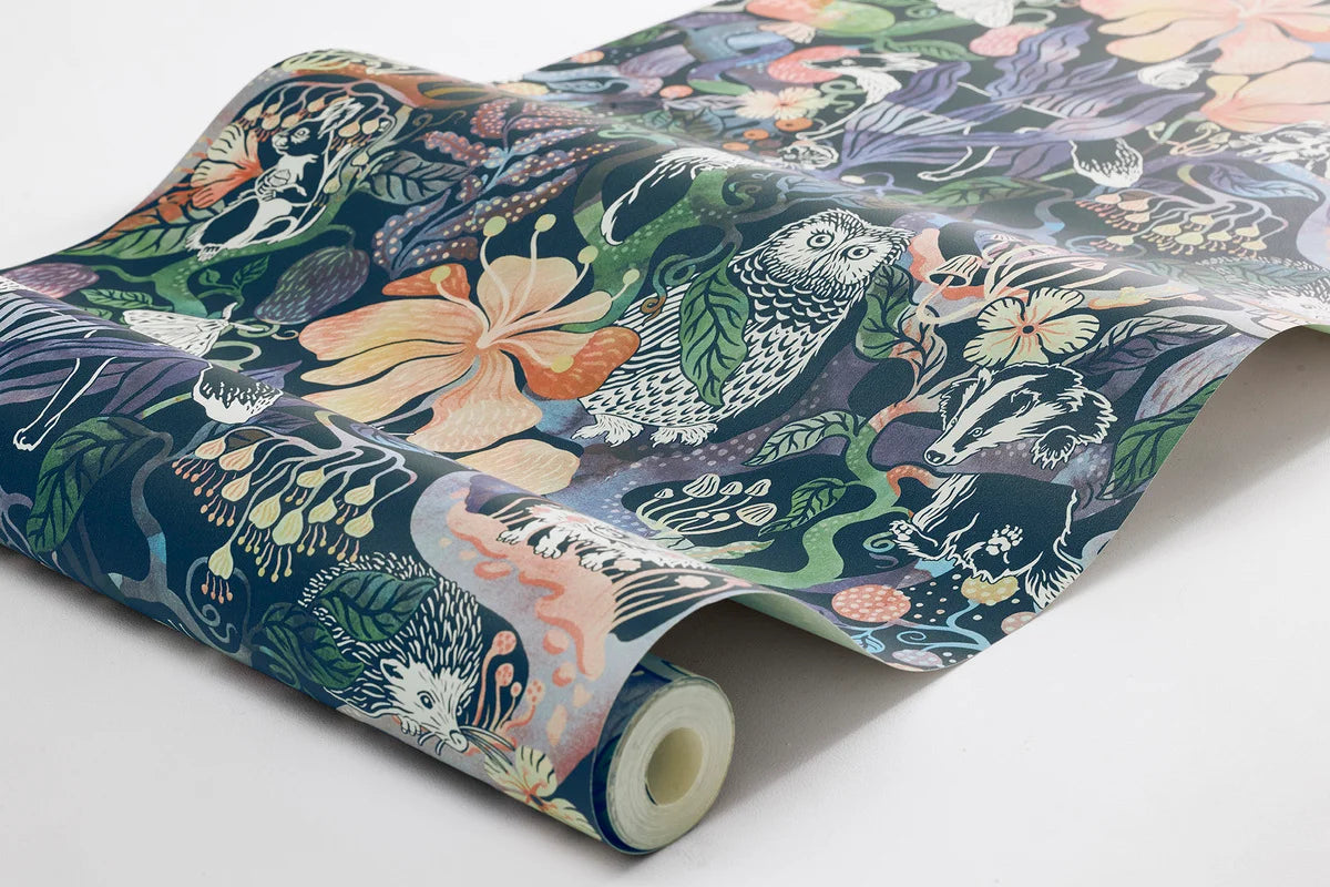 Kinderbehang met het thema van het sprookjesachtige bos MAGIC WOODS blauw met roze