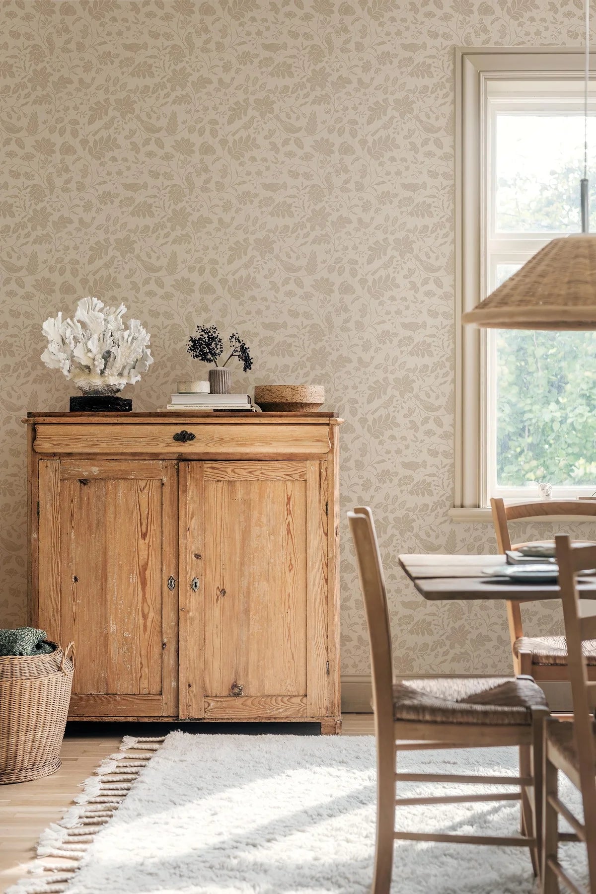 Behang met plantaal en dierlijk motief ISIDOR beige