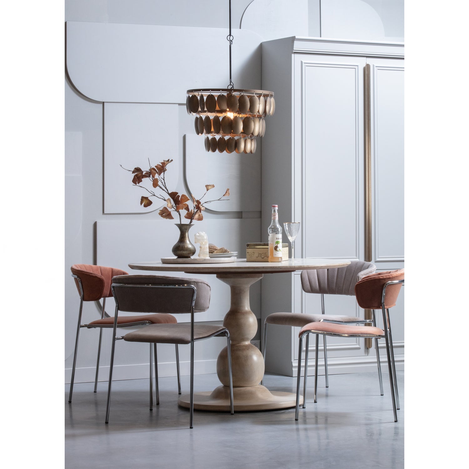 Kast met stang ORGANIZE lichtgrijs met antiek goud