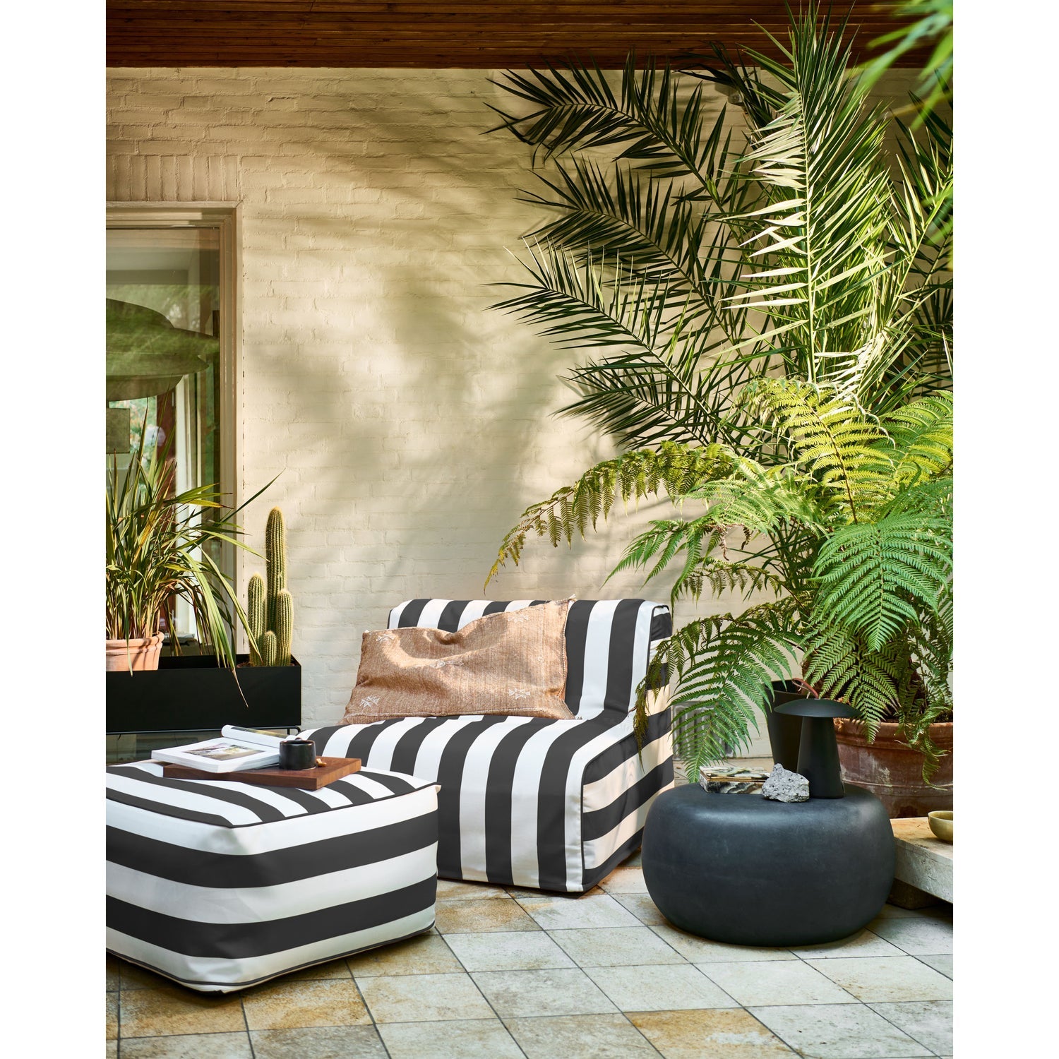 Buiten koffietafel PEBBLE zwart