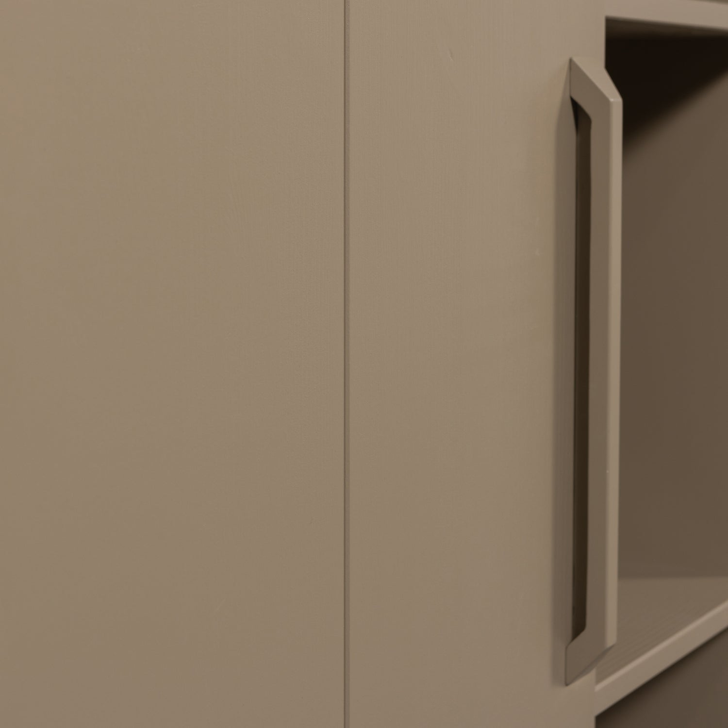 Wardrobe with Lowen Lowen shelves