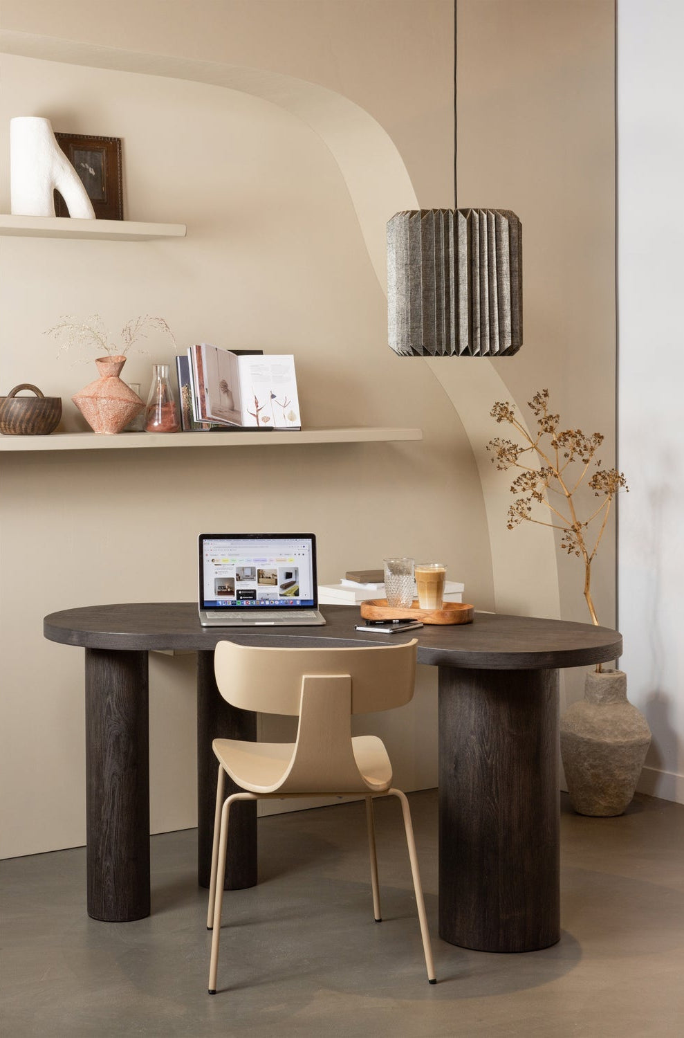 Maan brown desk