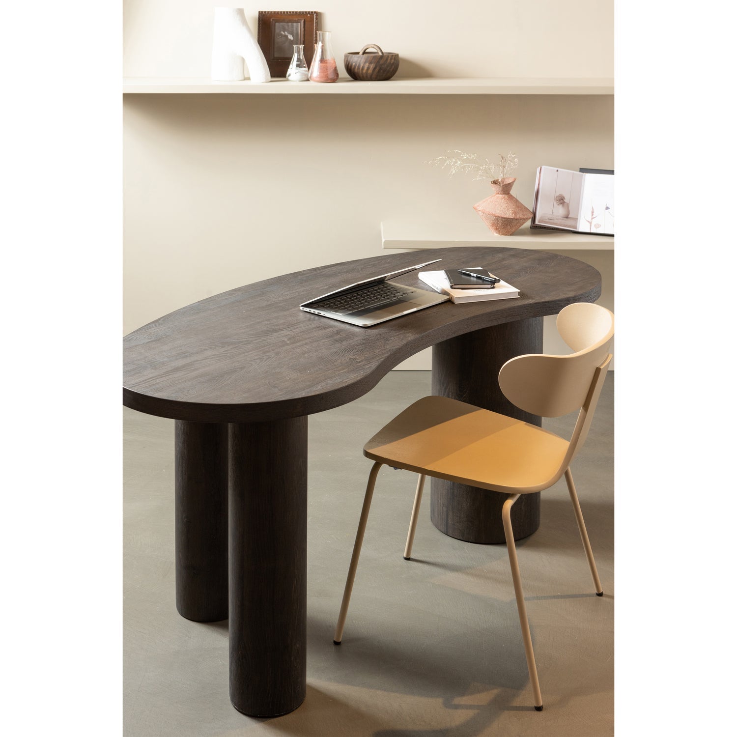 Maan brown desk