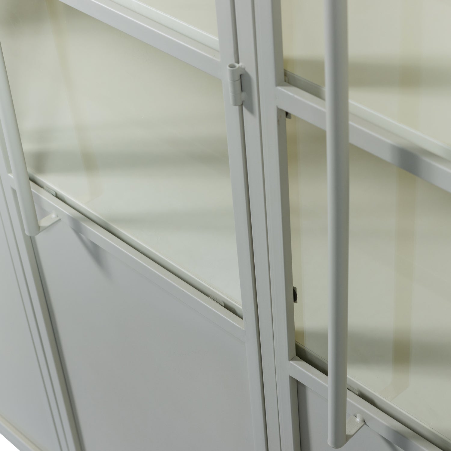 3-türige Vitrine EXHIBIT sandfarben