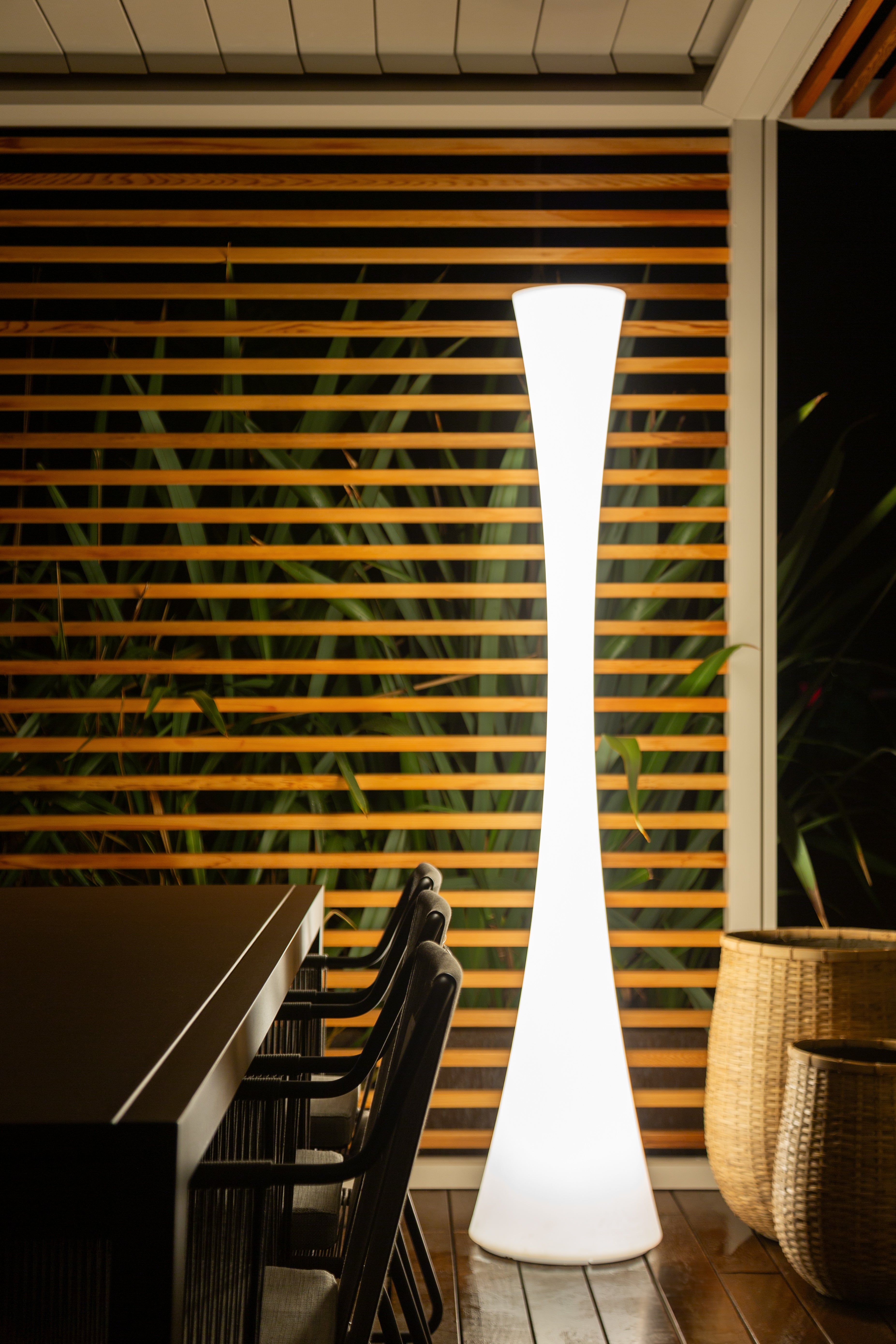 BICONICA Vloerlamp in glanzend zwart