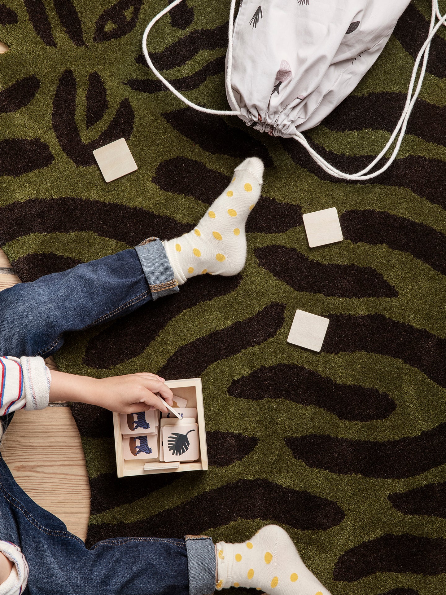 Decorative rug SAFARI TIGER dark green with black