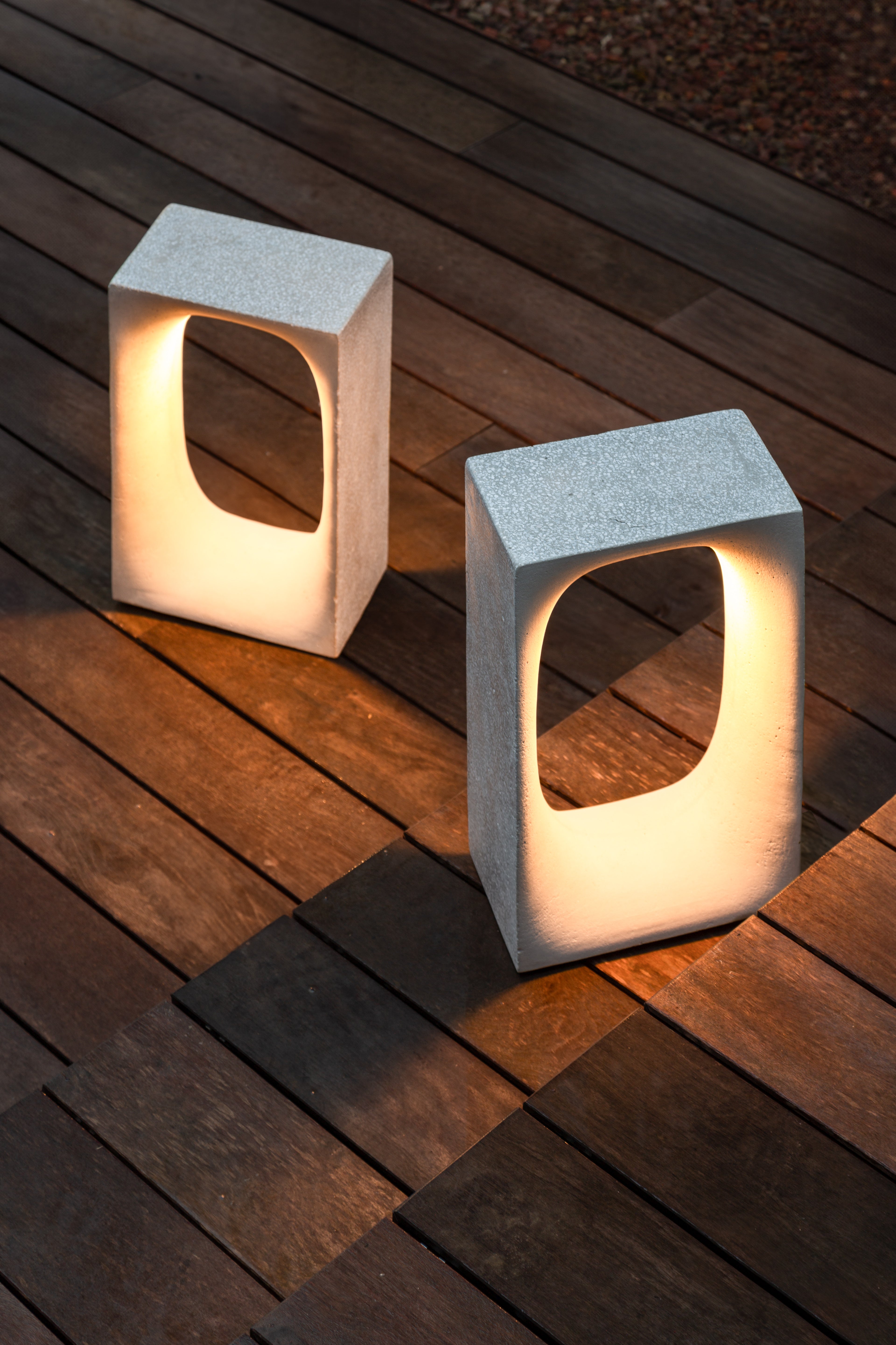 Buitenlamp JAN grijs beton met marmer