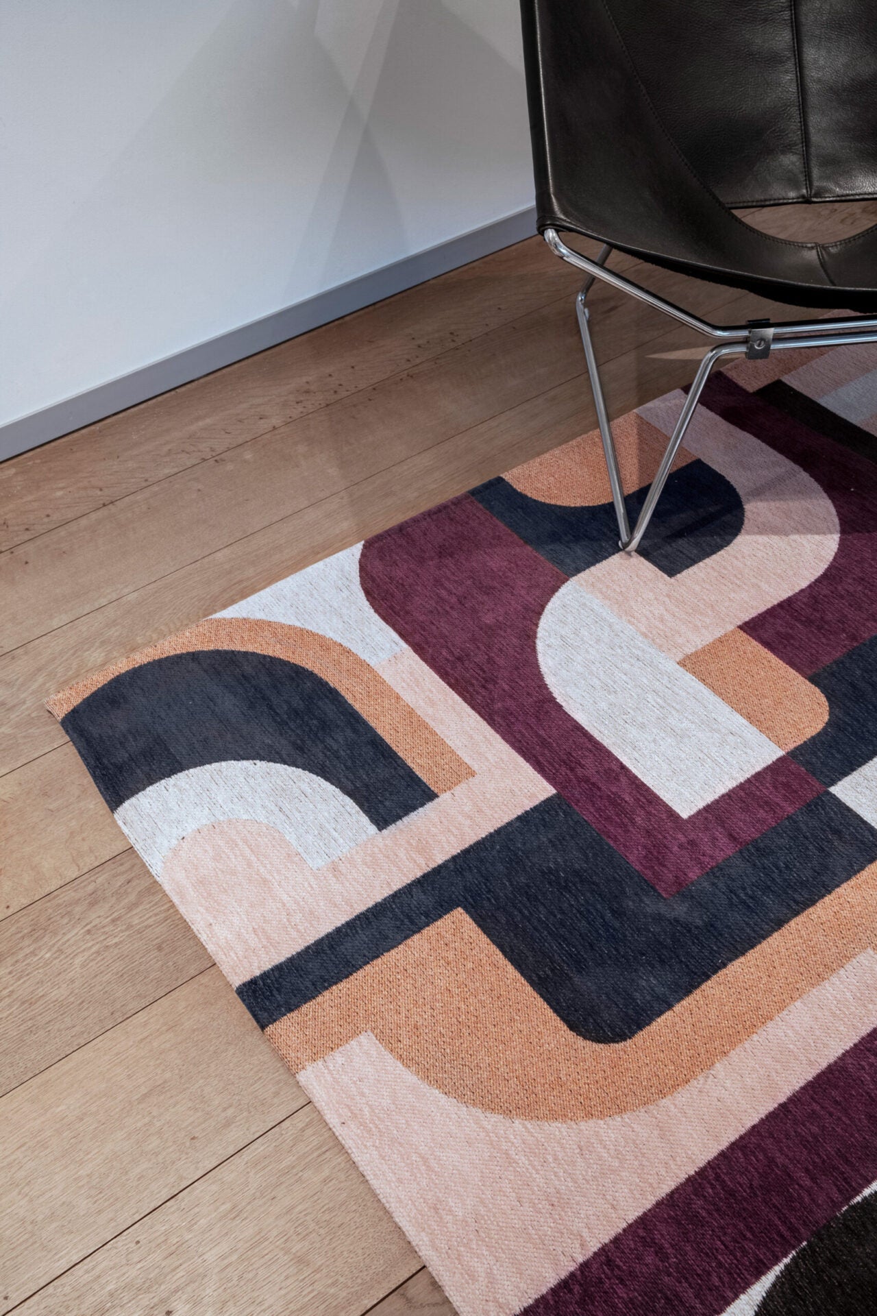Dywan MODULE PINK POHE różowo-bordowy do salonu – styl nowoczesny