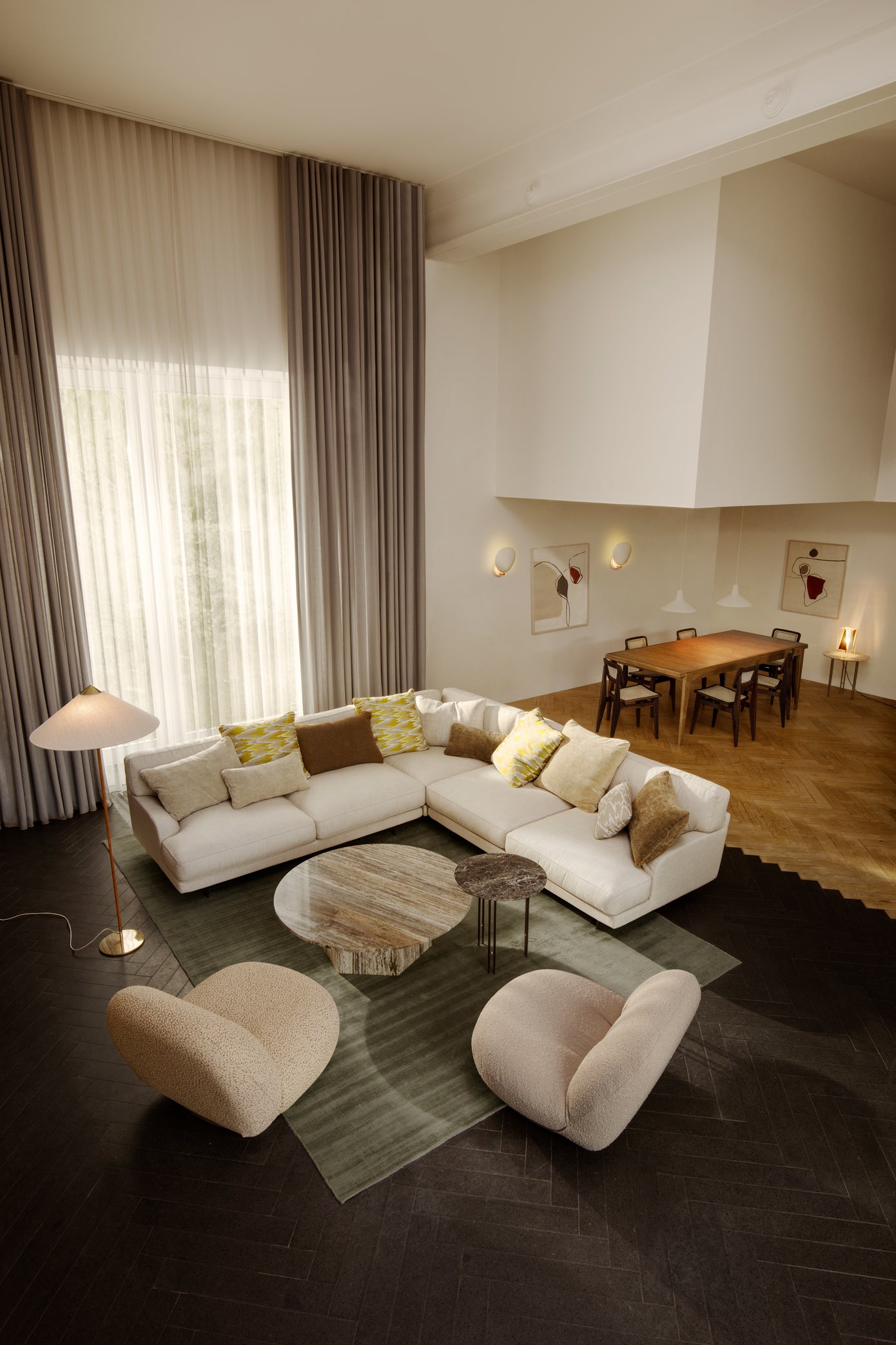 GUBI Teppich in Beige mit langem Flor