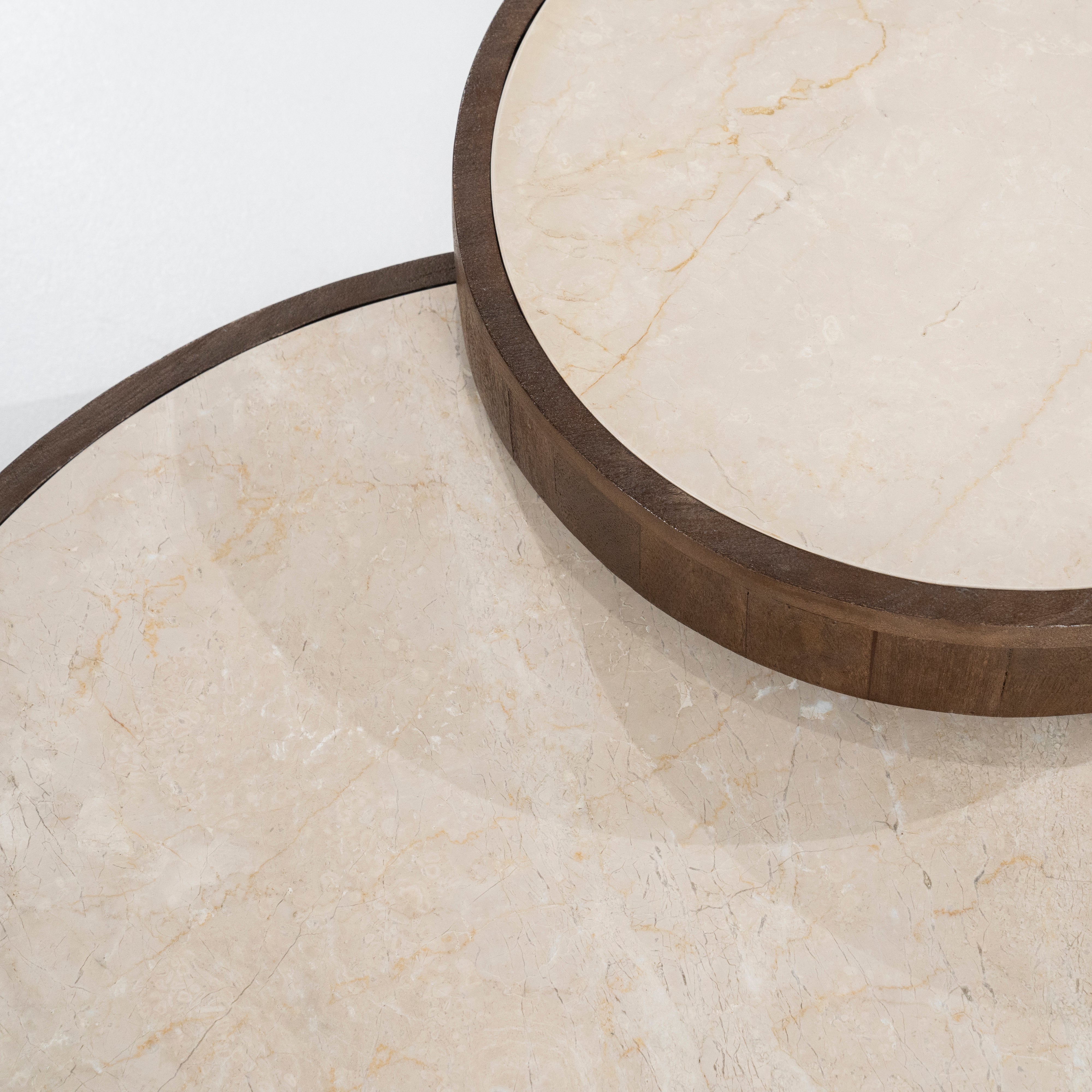 Set von Tischen HAZEL aus dunkelbraunem Mangoholz mit Marmorplatte